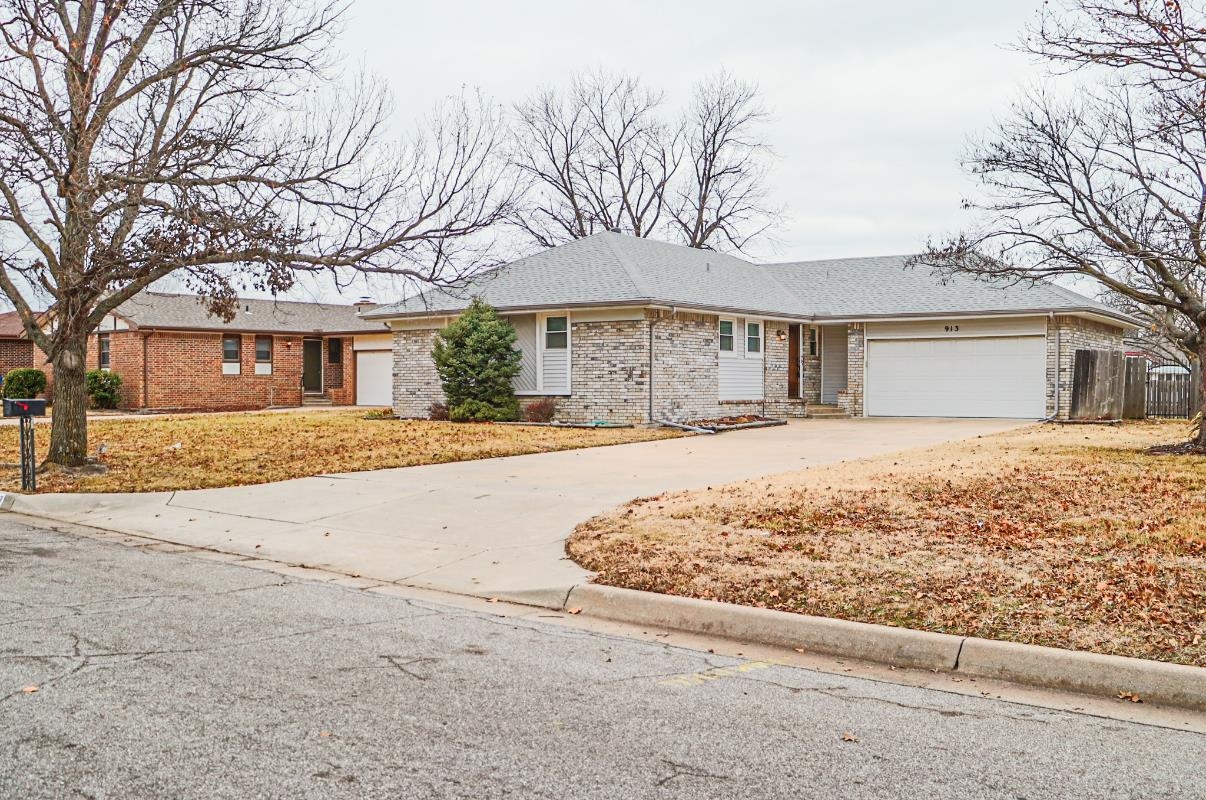 913 S Cypress St Property Photo