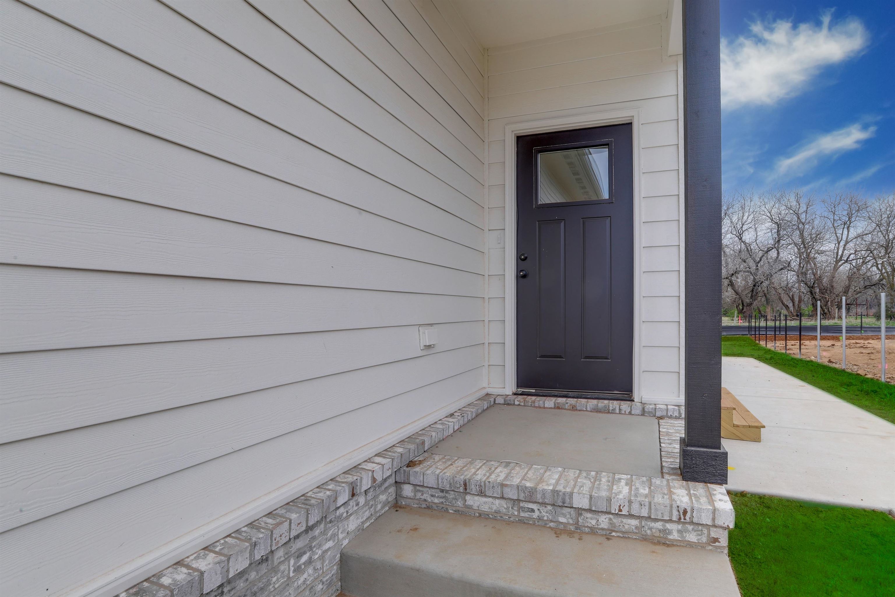 5385-5387 Pinecrest Ct Property Photo 2