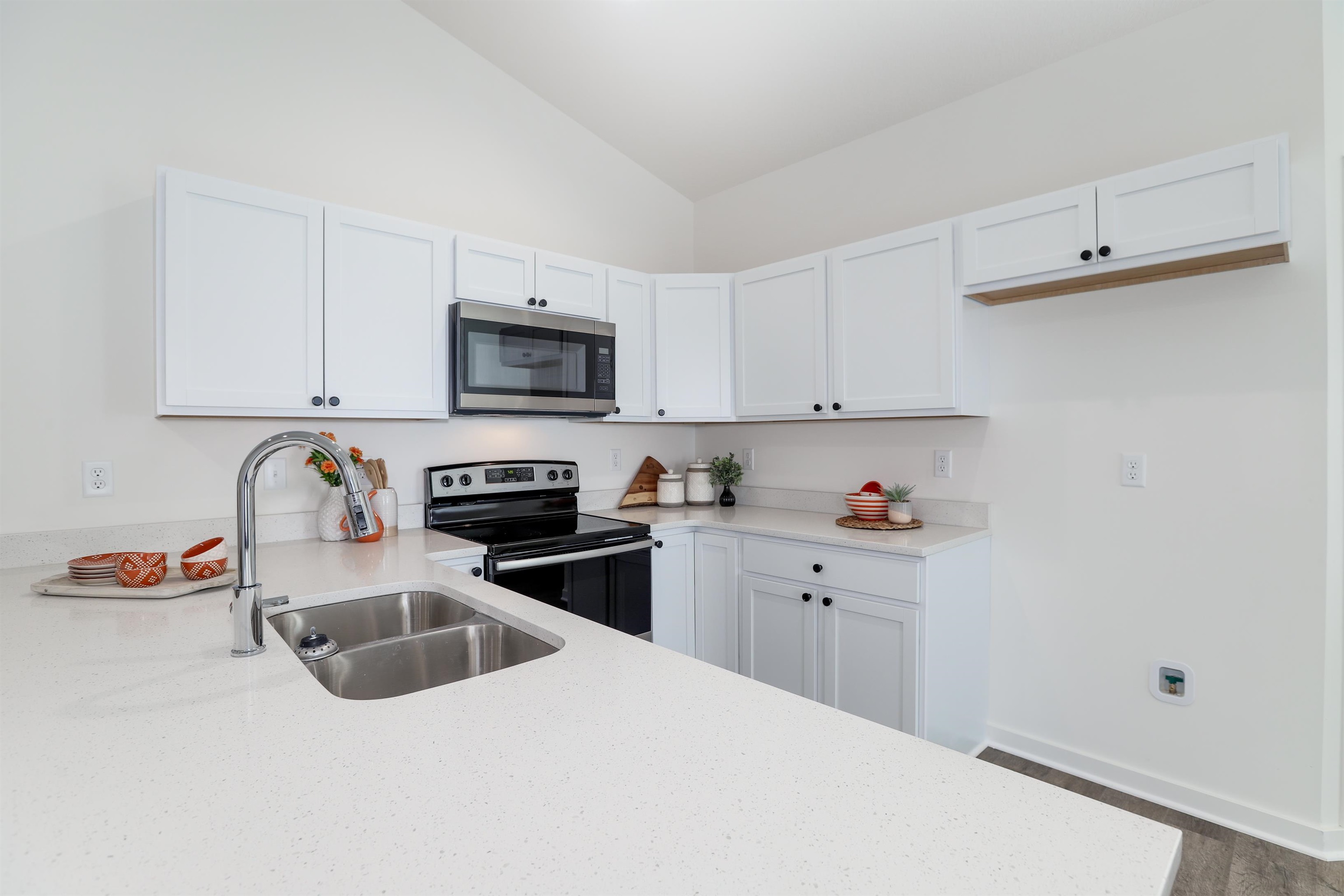 5385-5387 Pinecrest Ct Property Photo 10