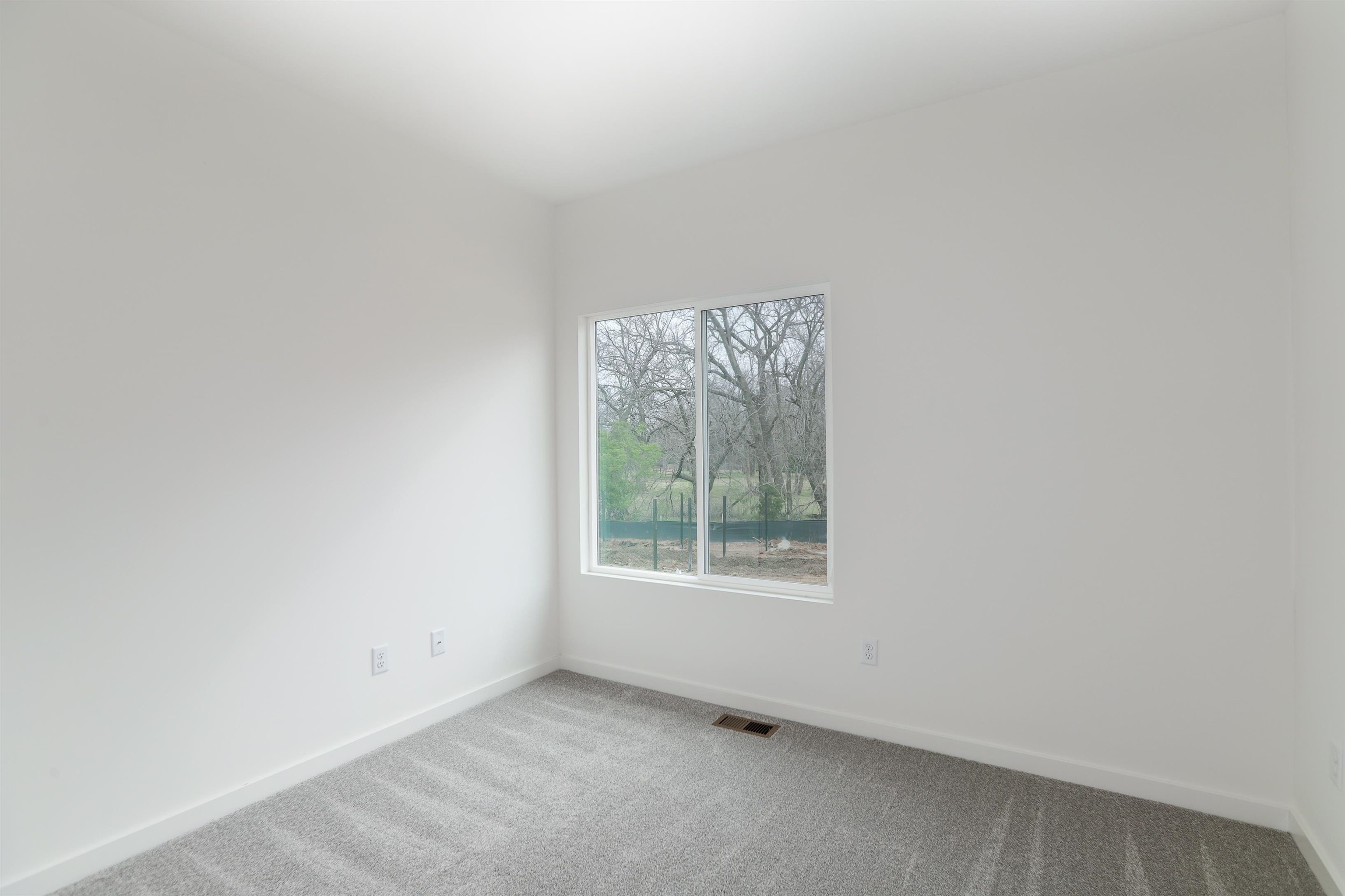 5385-5387 Pinecrest Ct Property Photo 22
