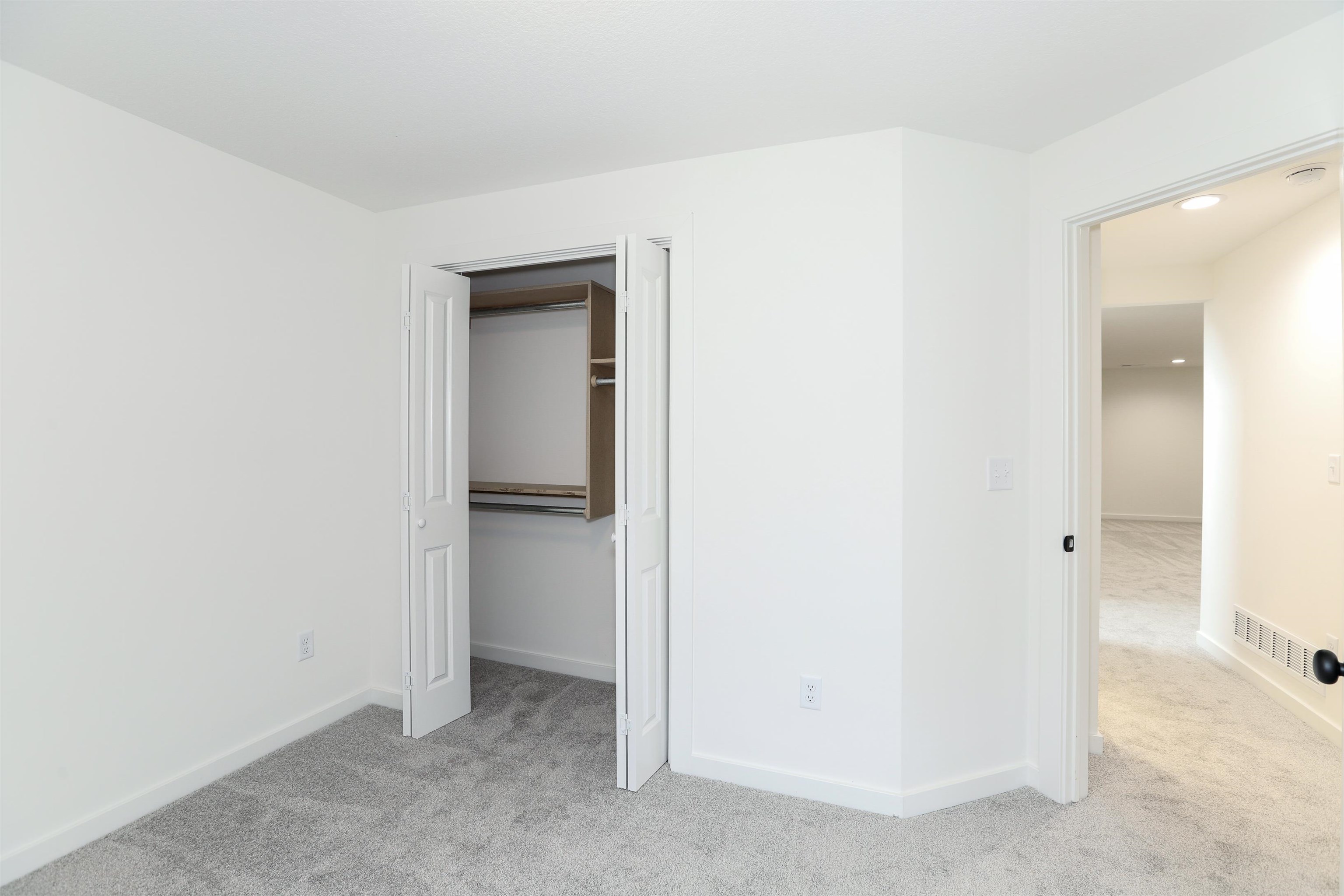 5385-5387 Pinecrest Ct Property Photo 28