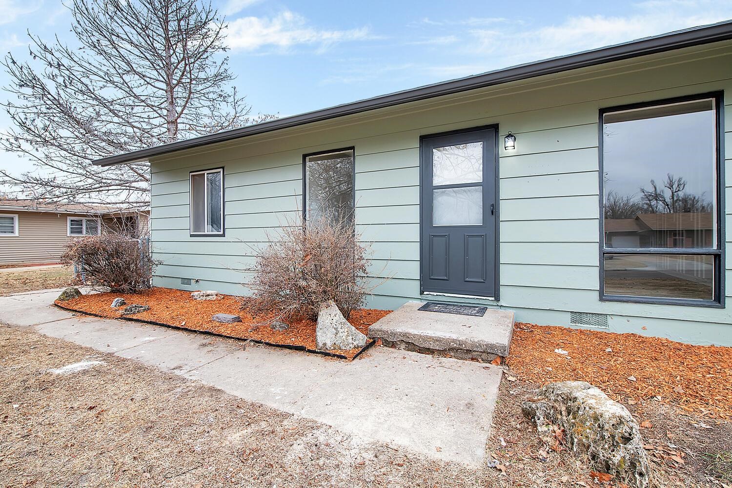 3542 S Hiram Property Photo