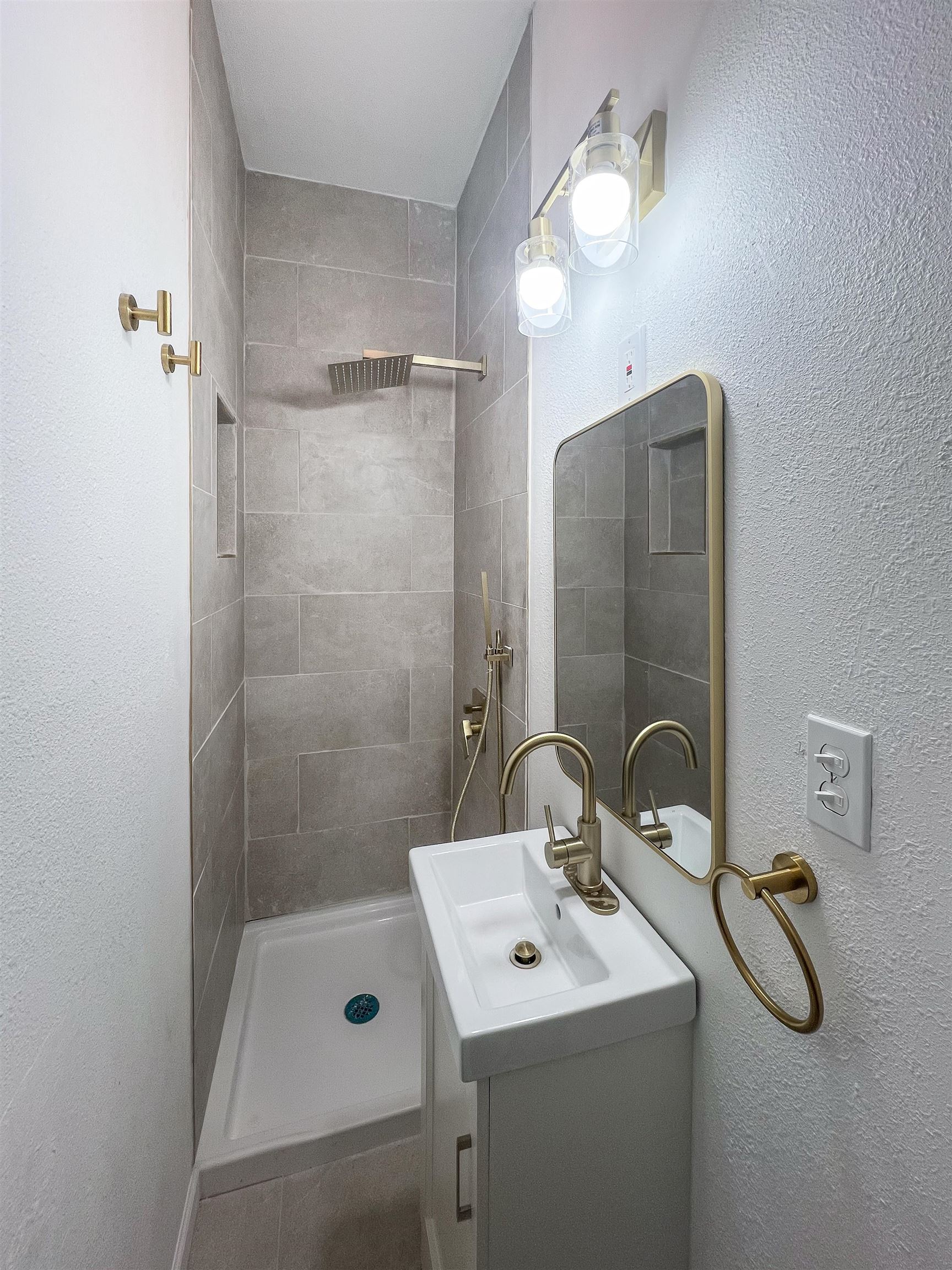 401 N Madison Ave Property Photo 8