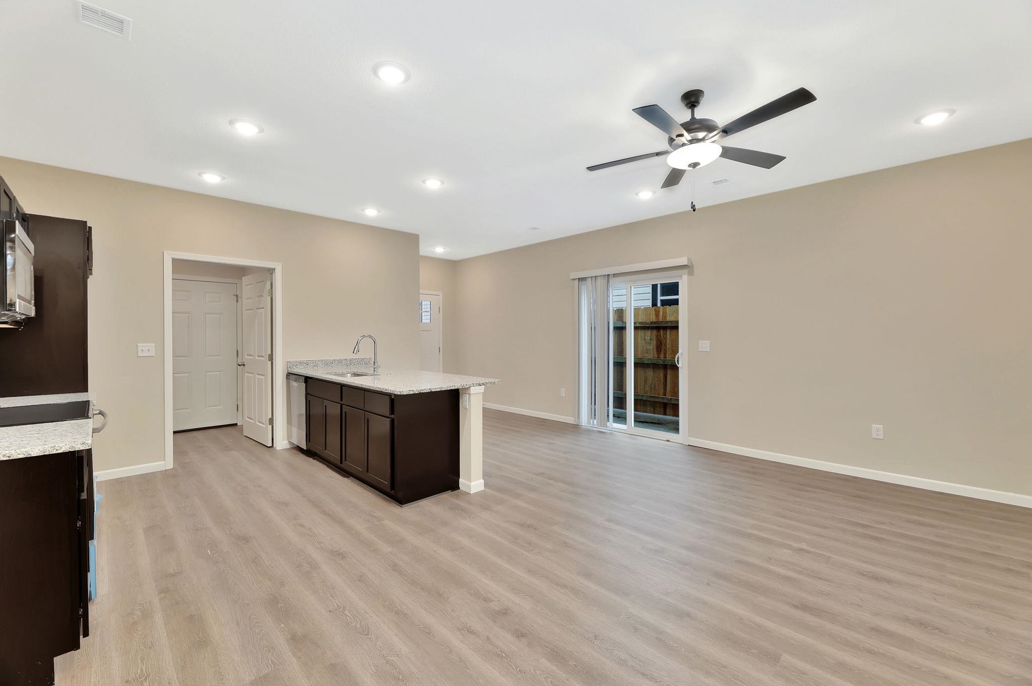 341 N Joann Property Photo 7