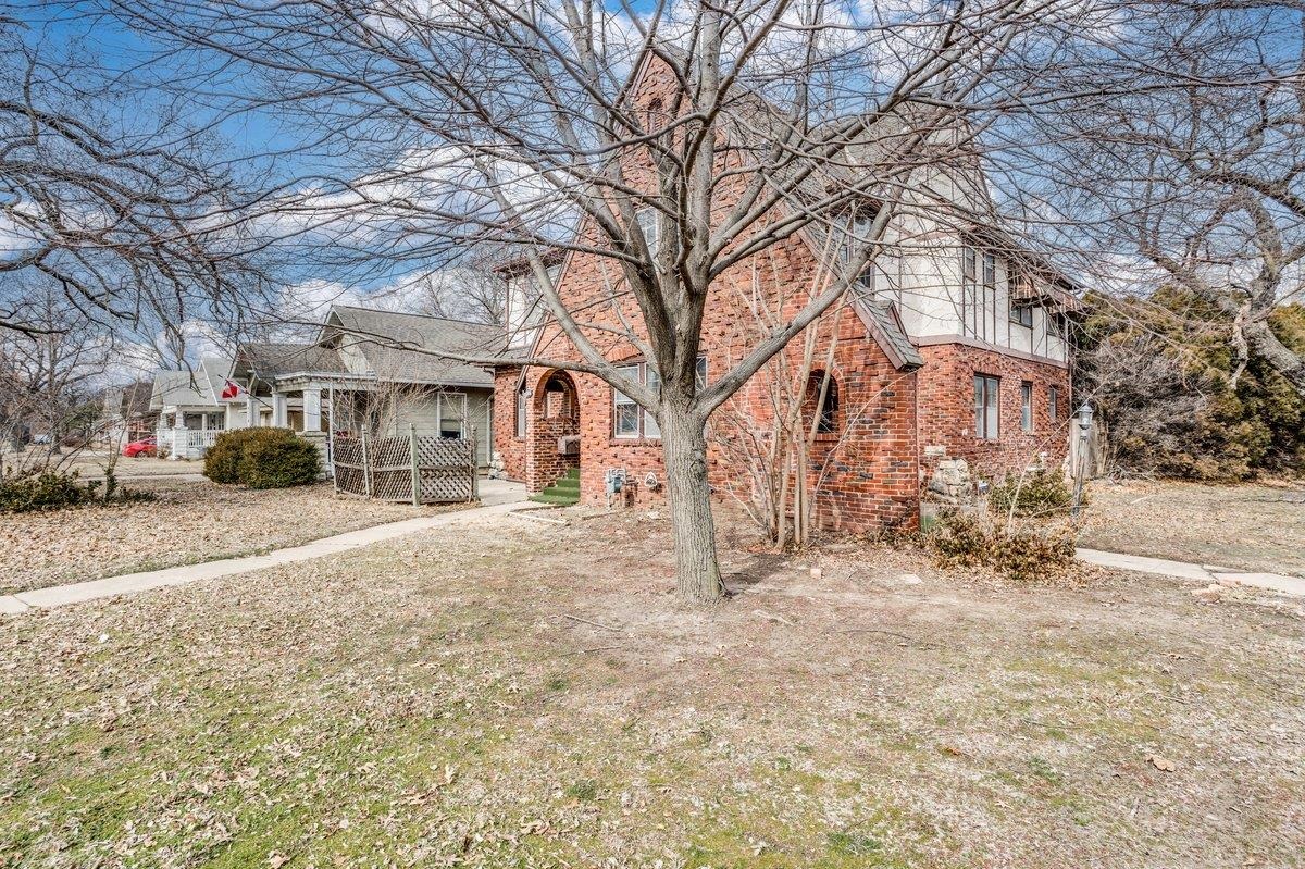 501 N Crestway St Property Photo 2