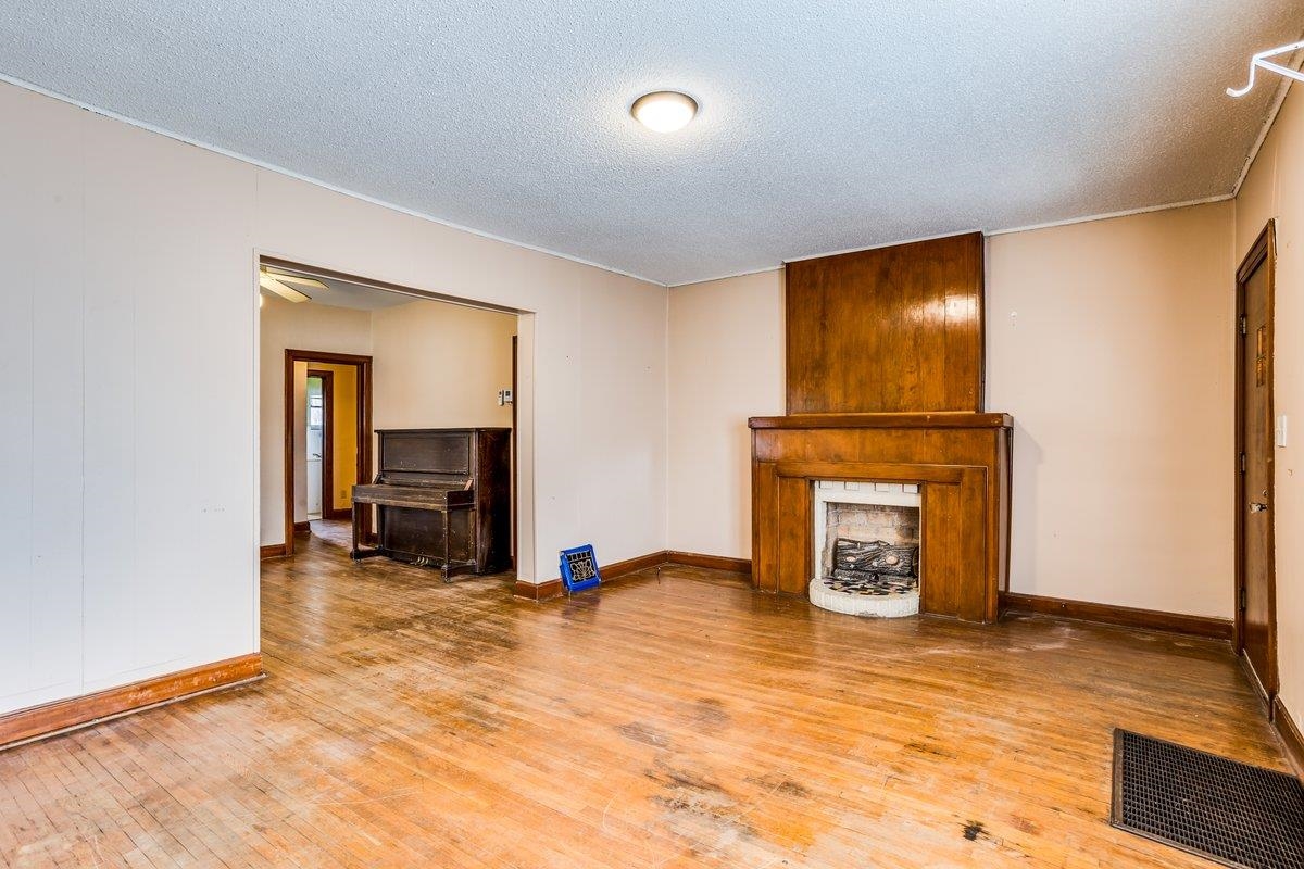 501 N Crestway St Property Photo 3
