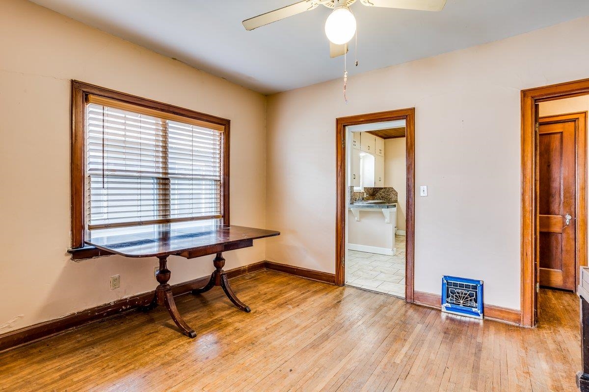 501 N Crestway St Property Photo 5