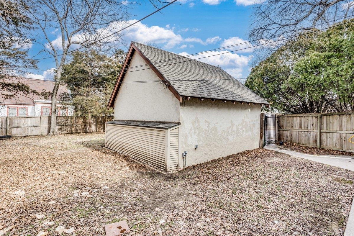 501 N Crestway St Property Photo 14