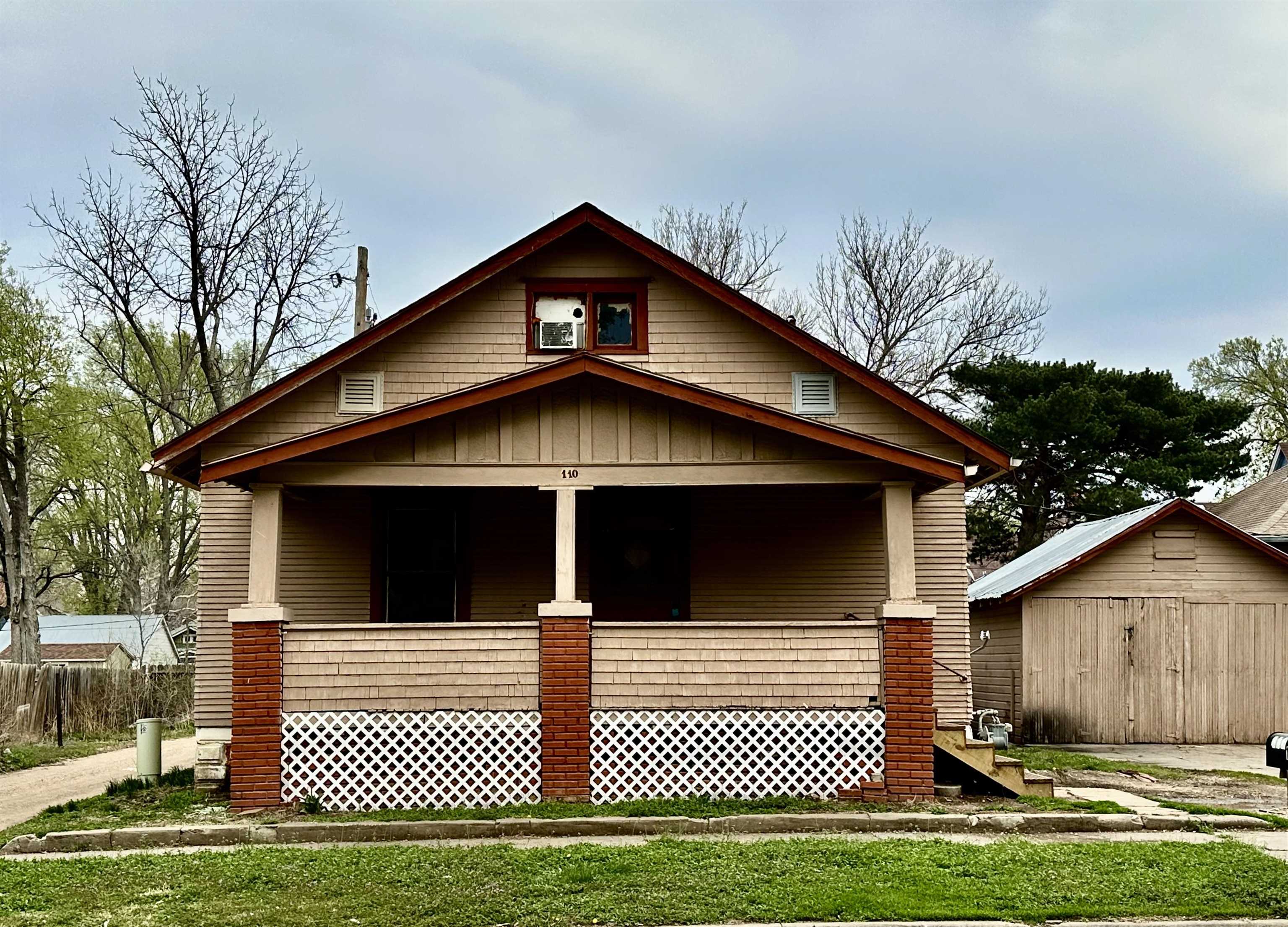 110 N College Ave Property Photo 1
