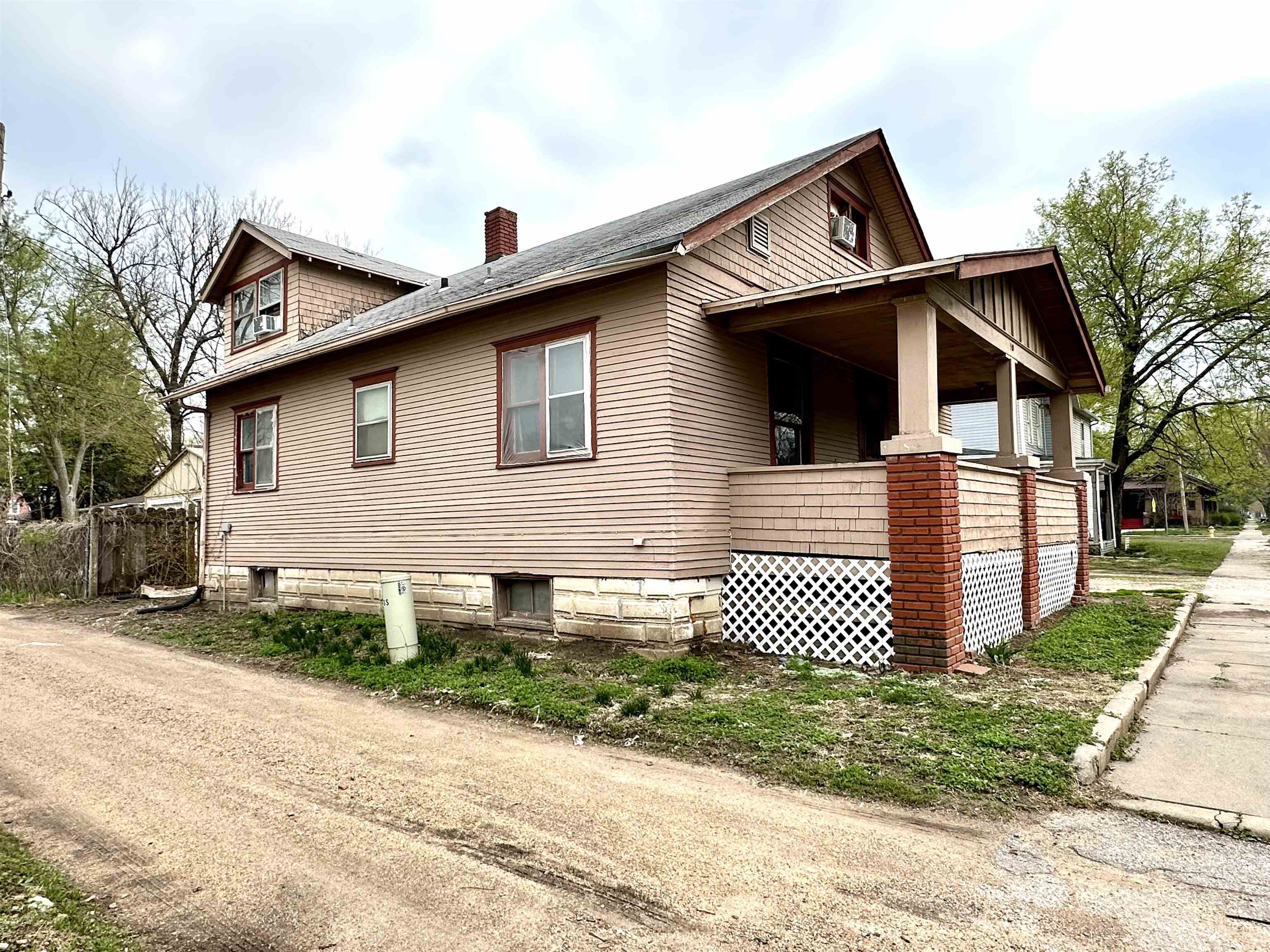 110 N College Ave Property Photo 2
