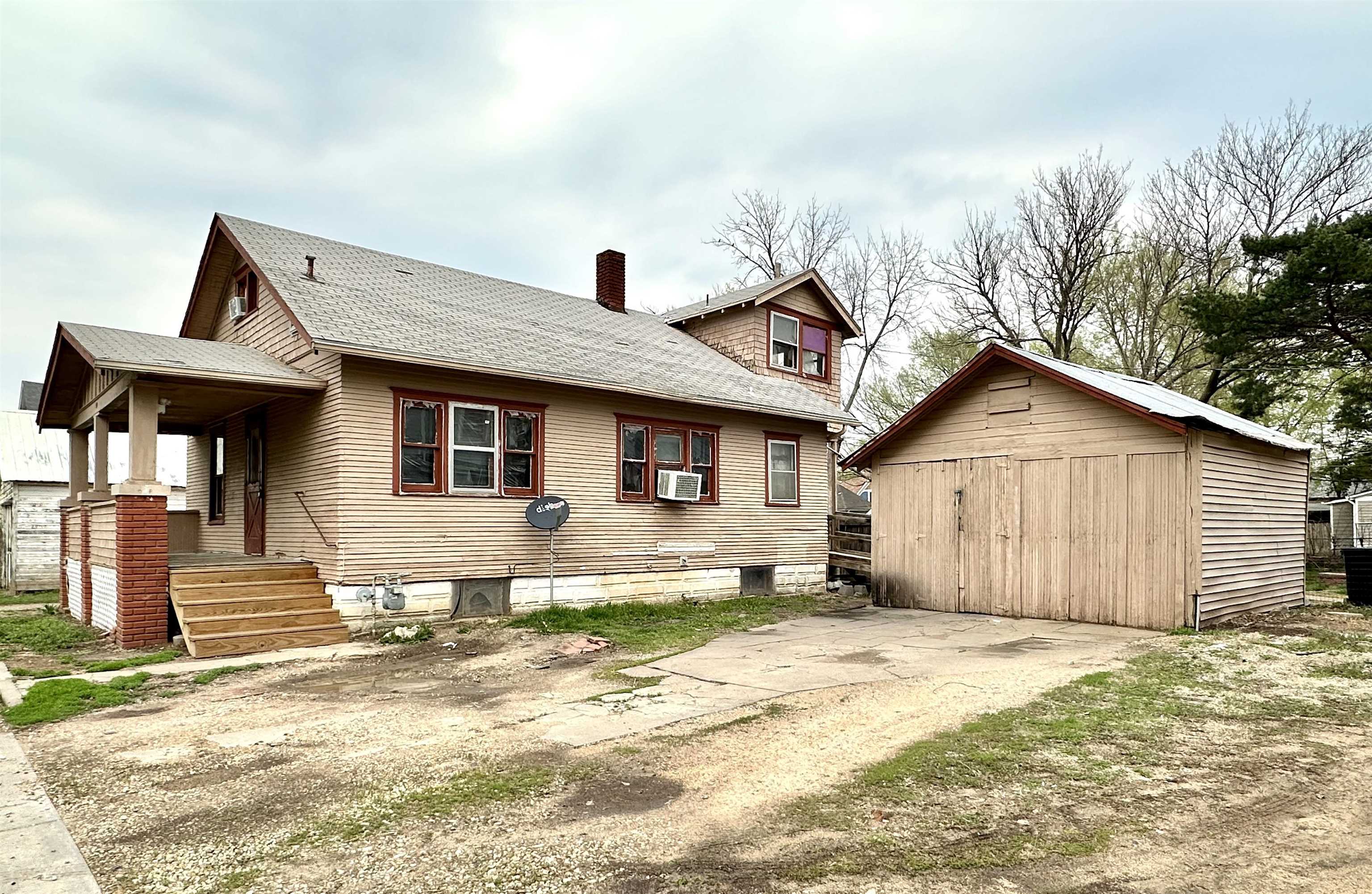 110 N College Ave Property Photo 3