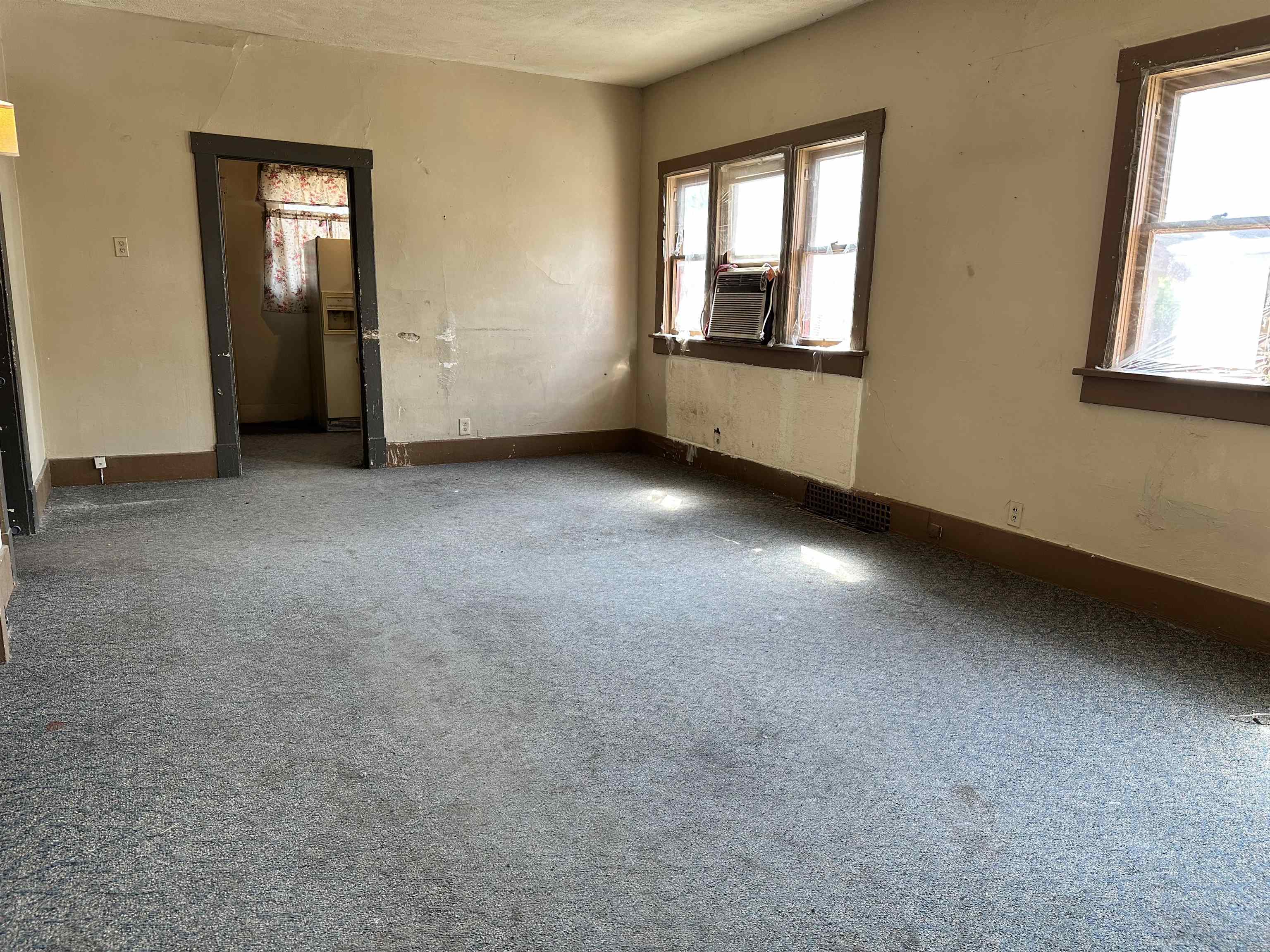 110 N College Ave Property Photo 4
