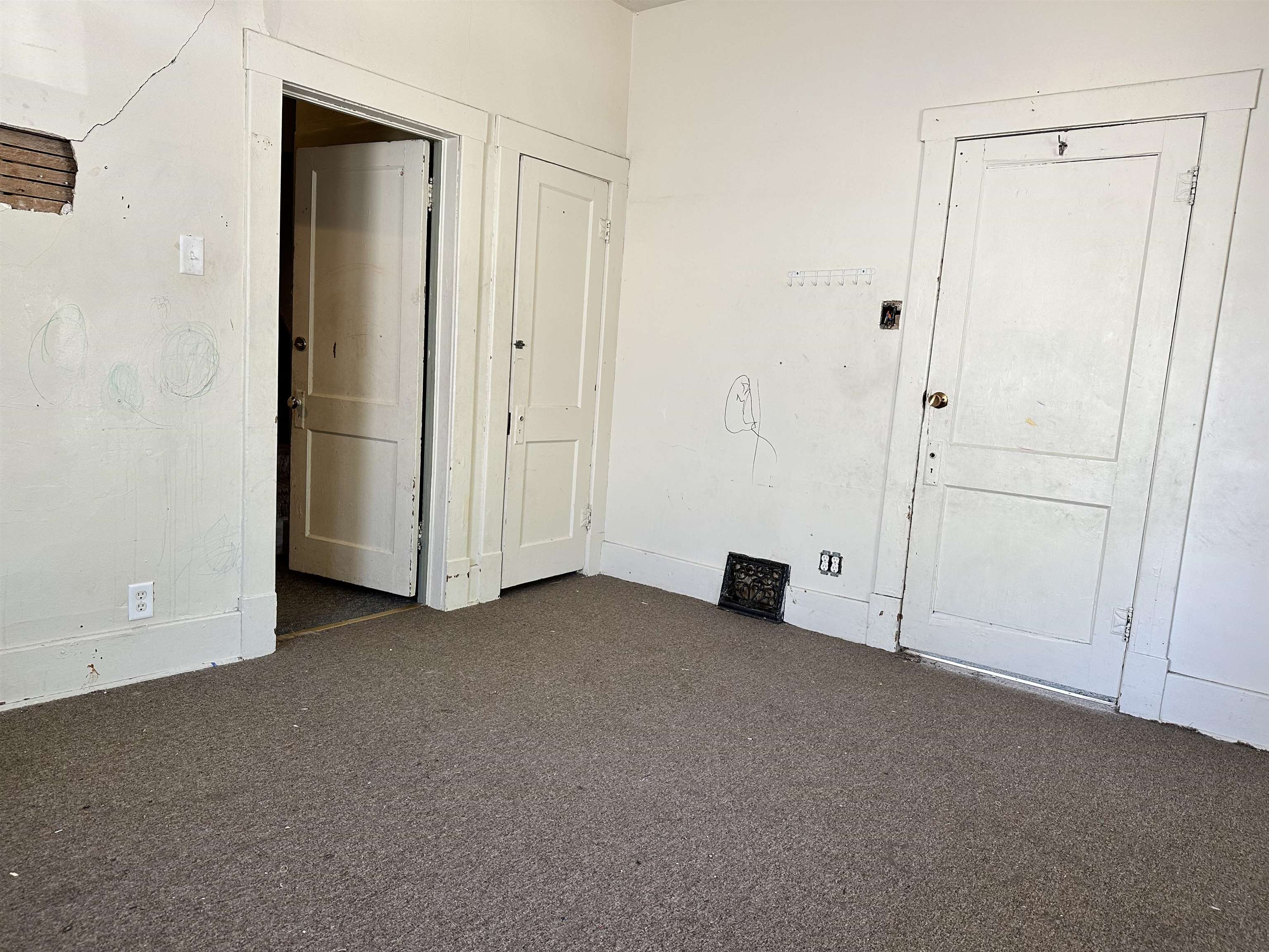 110 N College Ave Property Photo 6