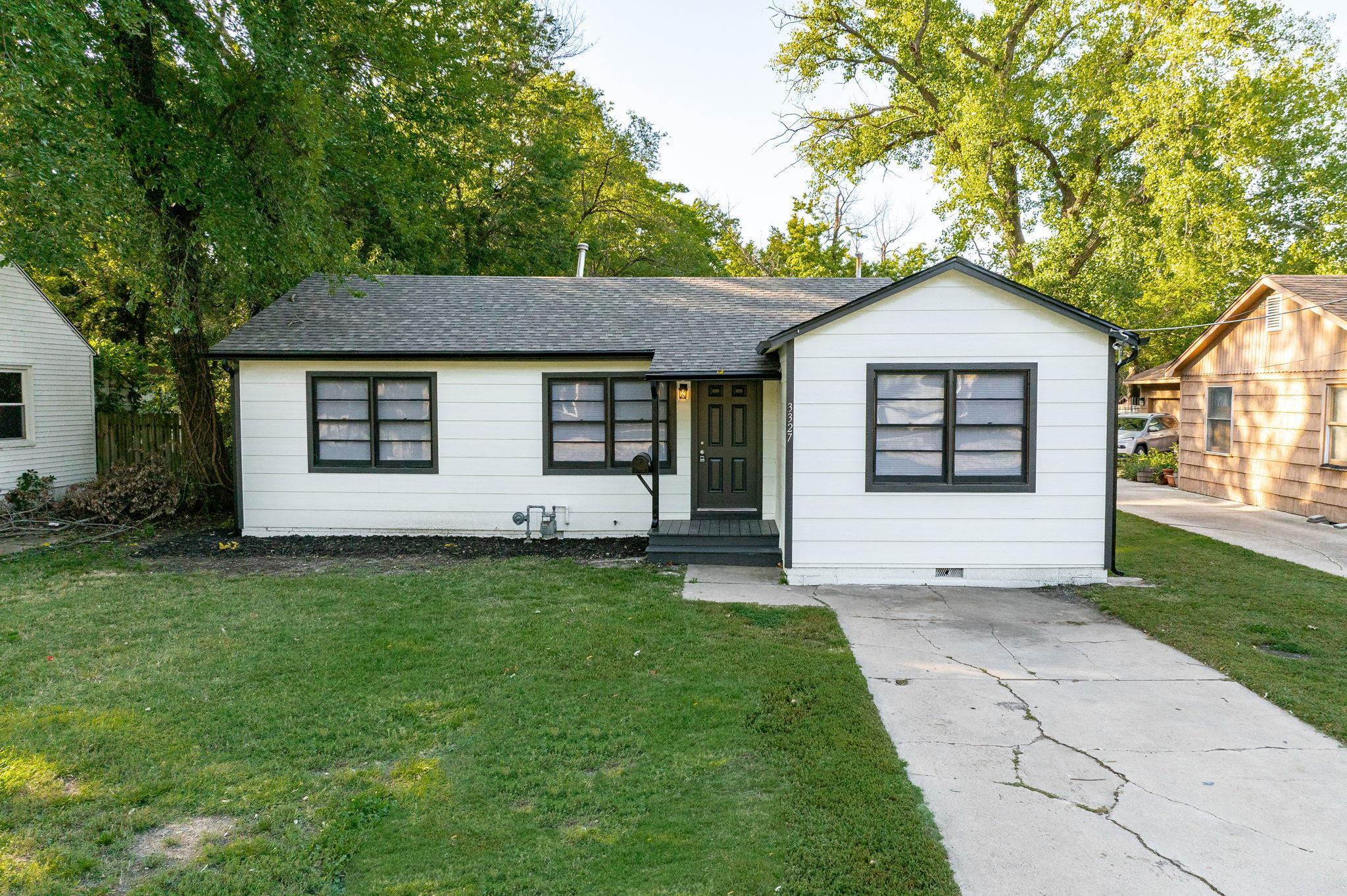 3327 E Mount Vernon St Property Photo