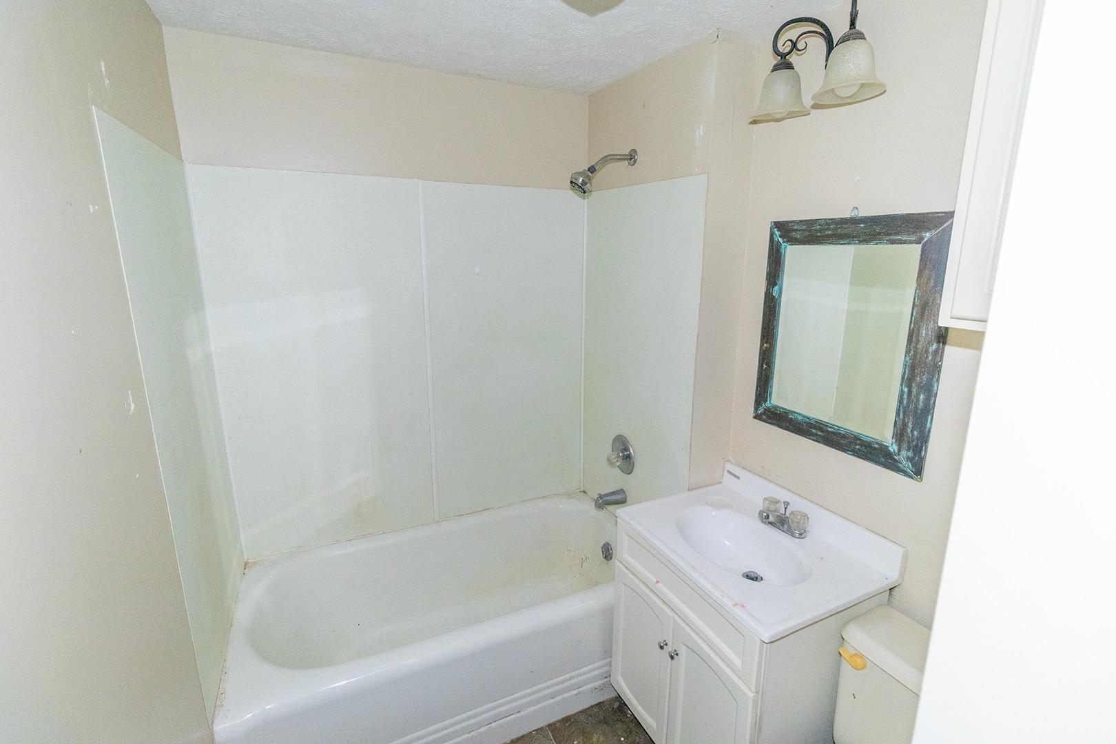 317 W 2nd Property Photo 11