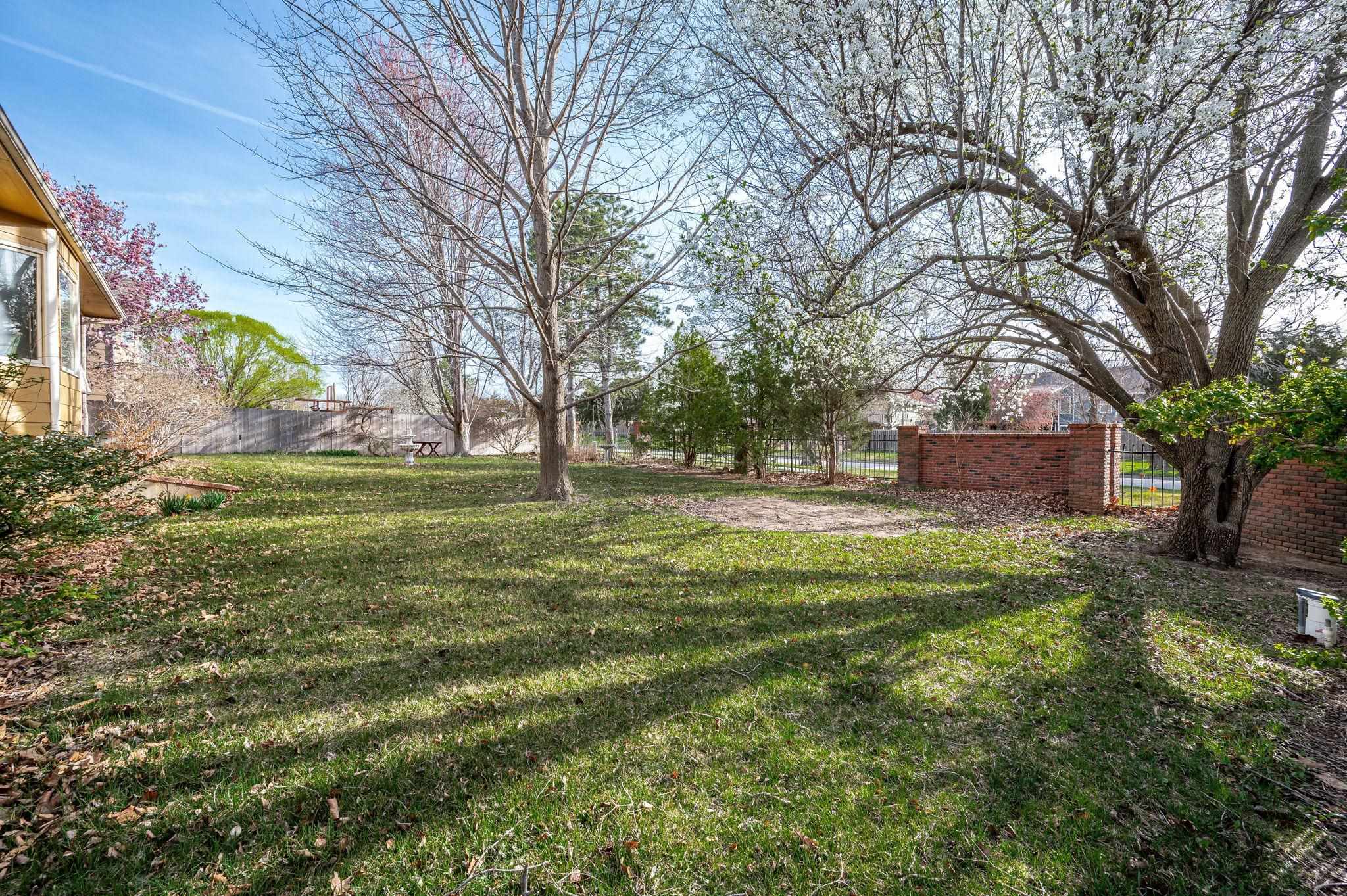 126 S Coach House Rd Property Photo 31