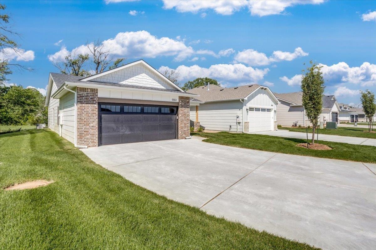 5551 Wandering Way Property Photo 2