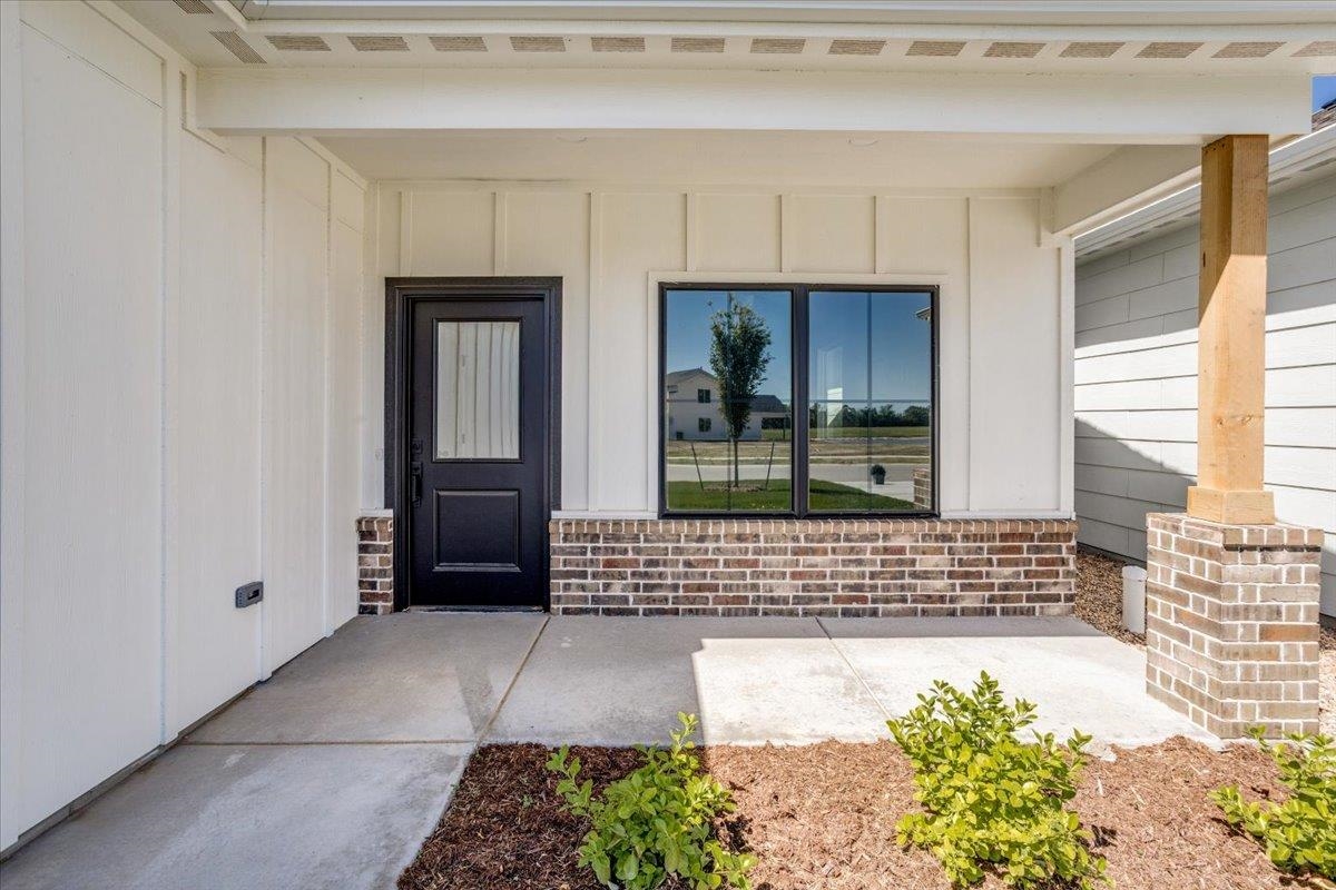 5551 Wandering Way Property Photo 3
