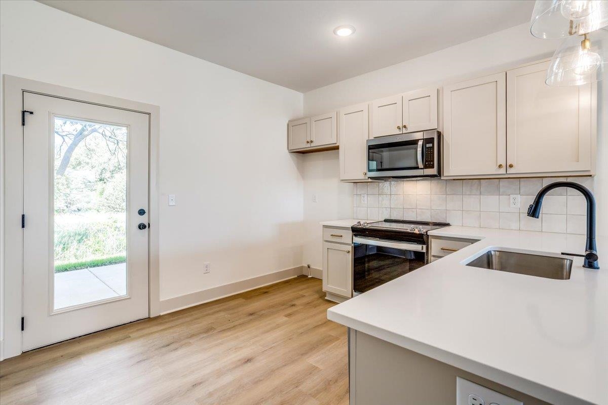 5551 Wandering Way Property Photo 11