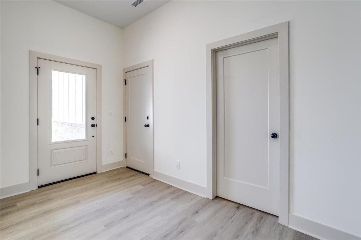 5553 Wandering Way Property Photo 4
