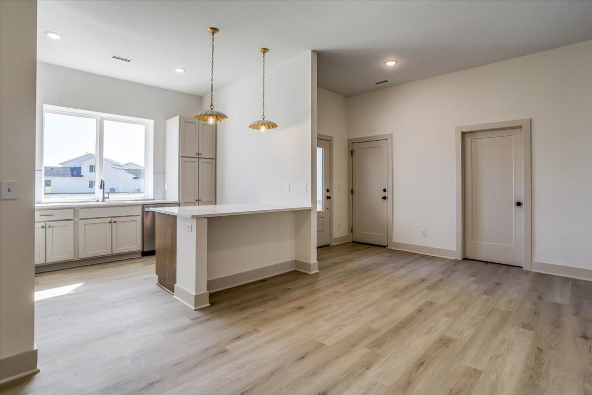 5553 Wandering Way Property Photo 10