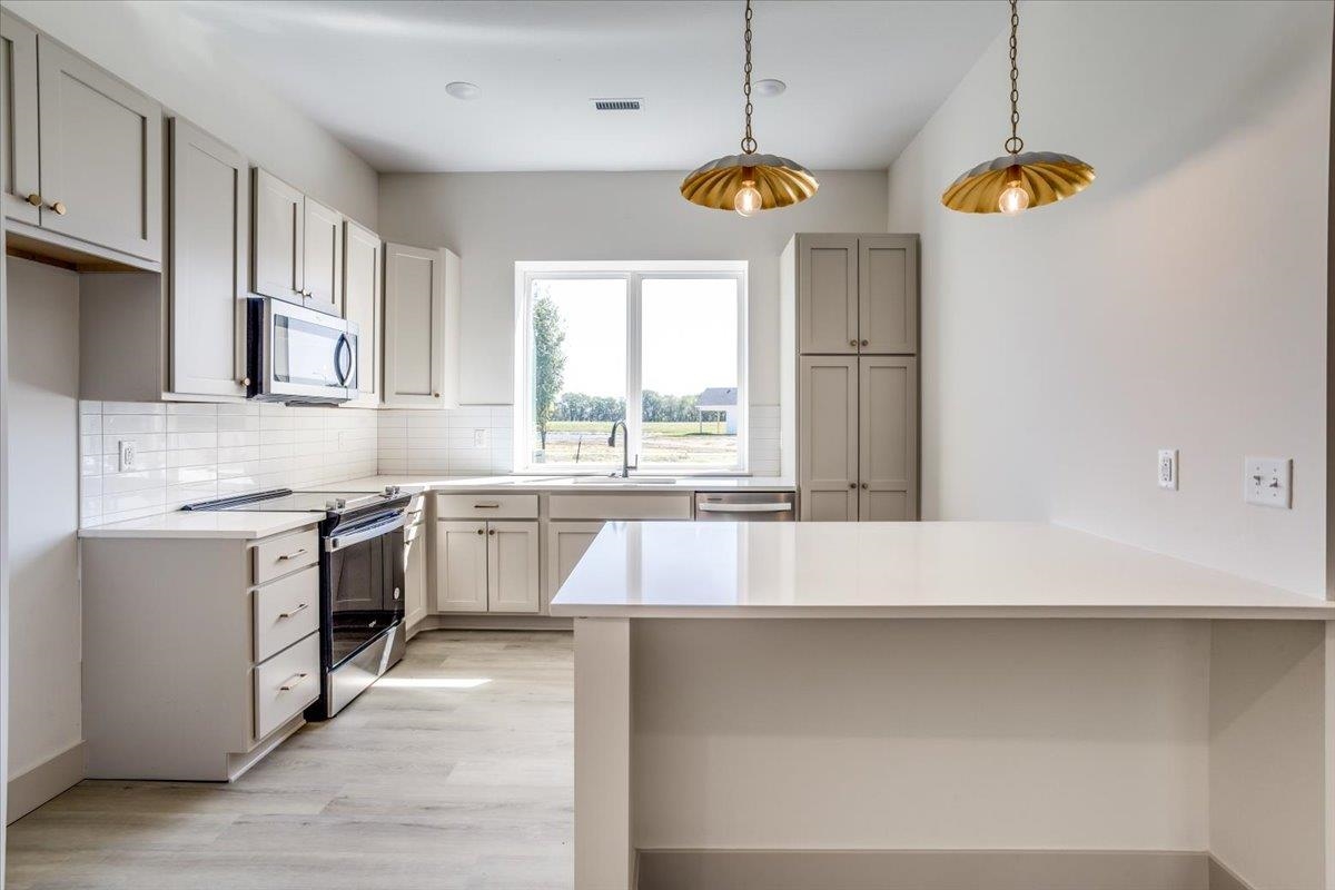5553 Wandering Way Property Photo 16