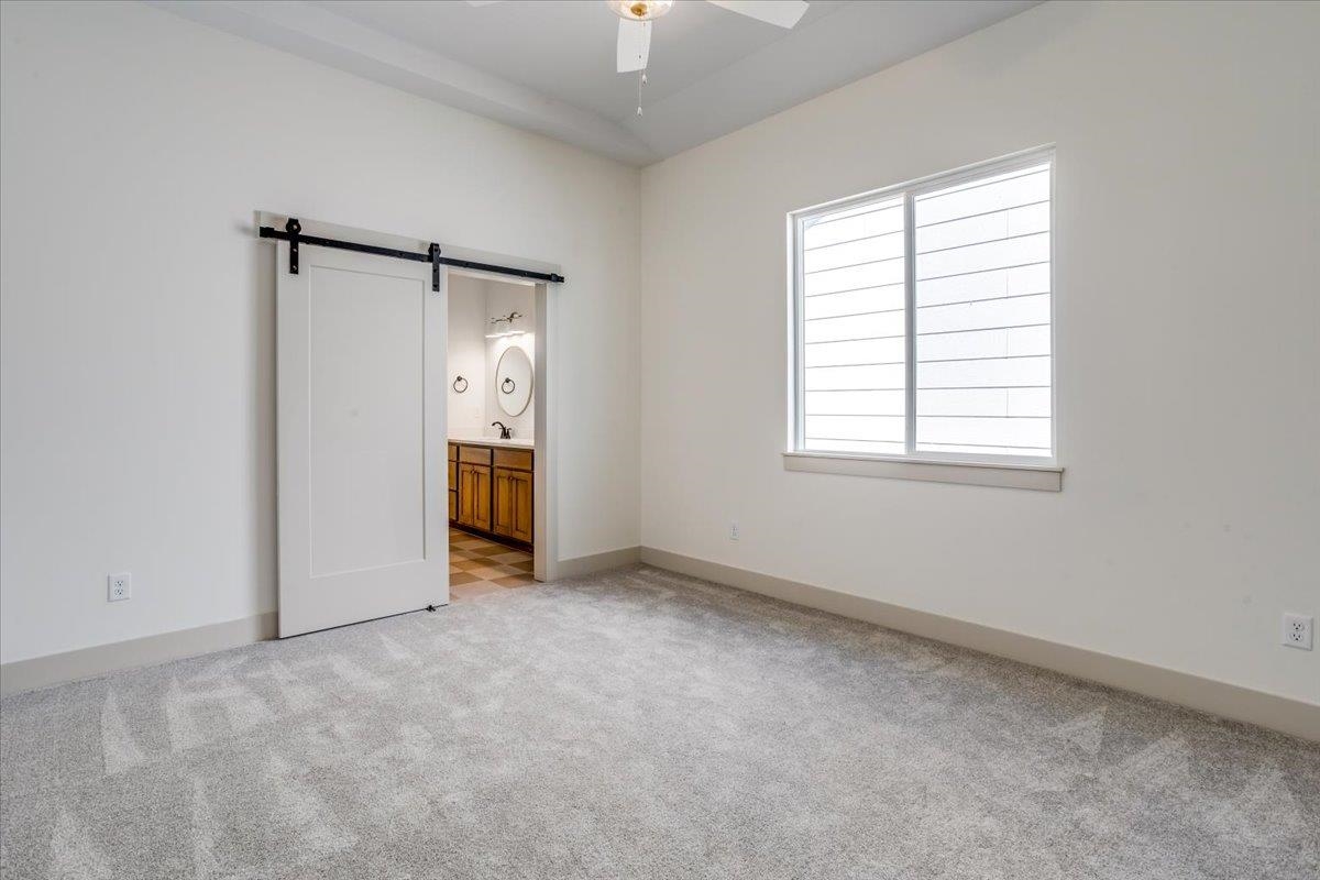 5553 Wandering Way Property Photo 17