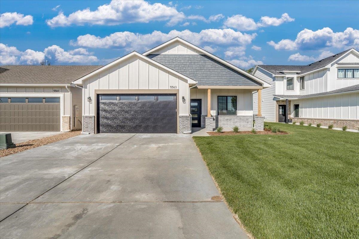 5563 Wandering Way St. Property Photo