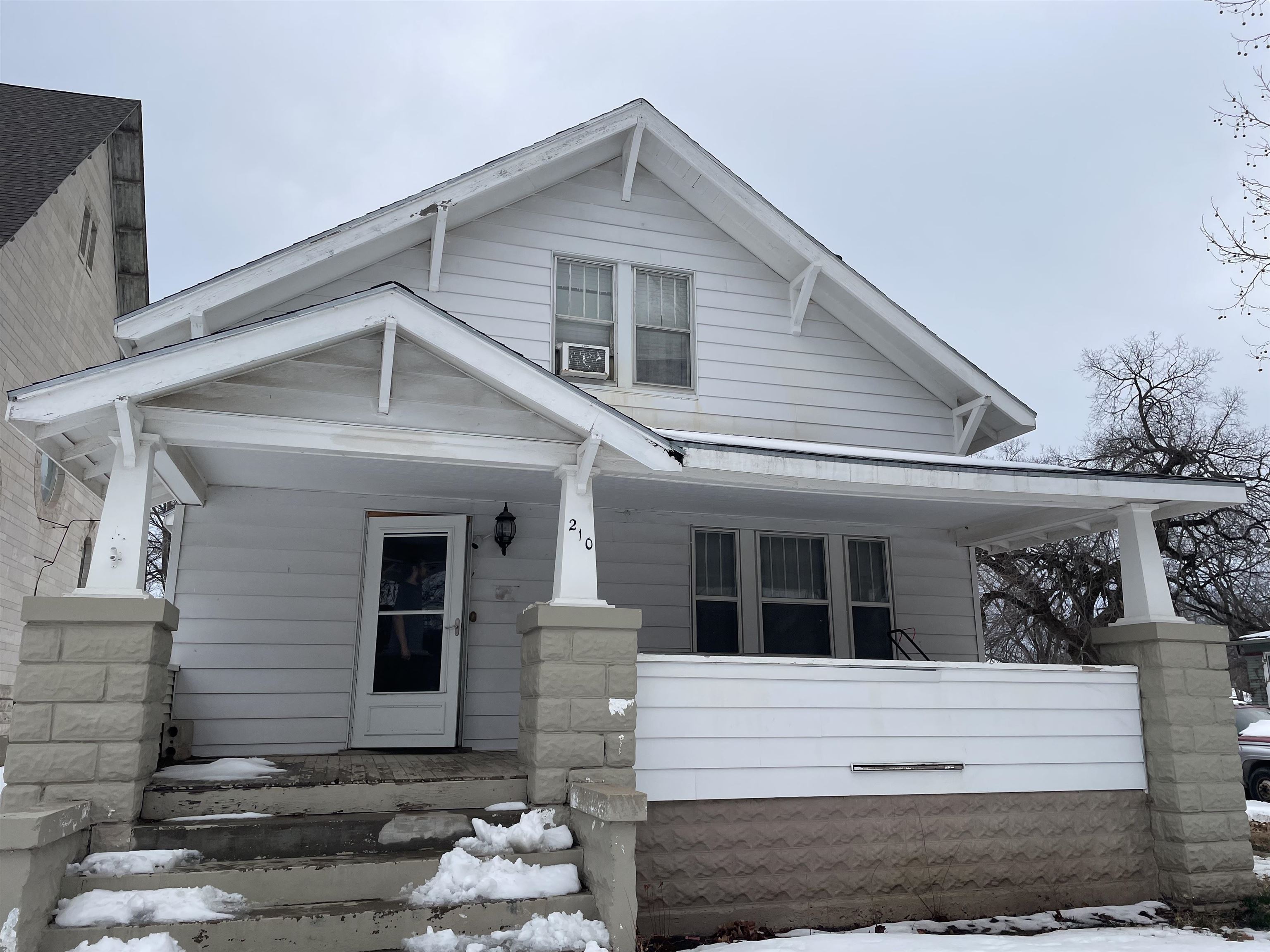 210 N Sycamore St Property Photo