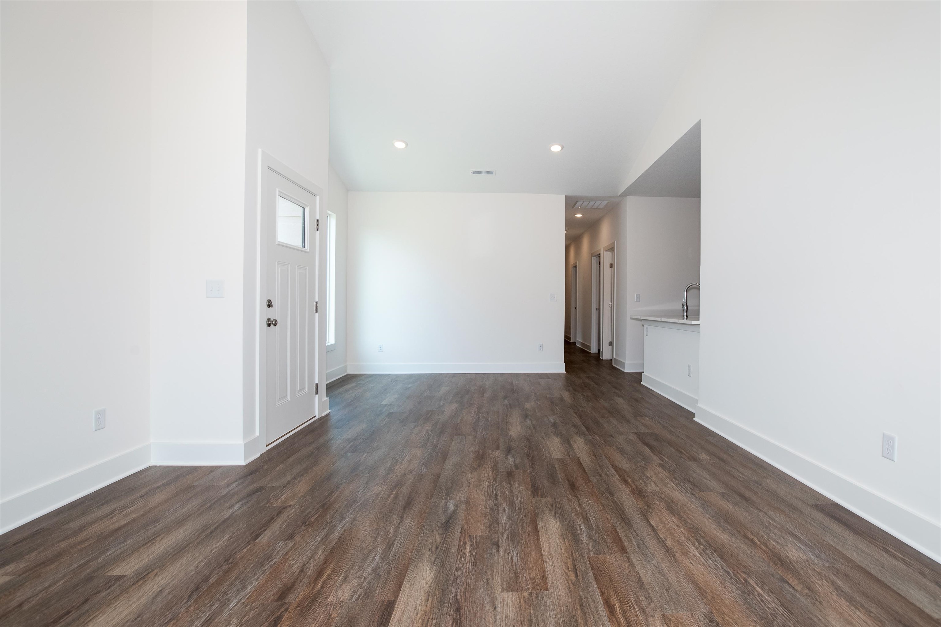 442-444 W Long Path Ct Property Photo 4