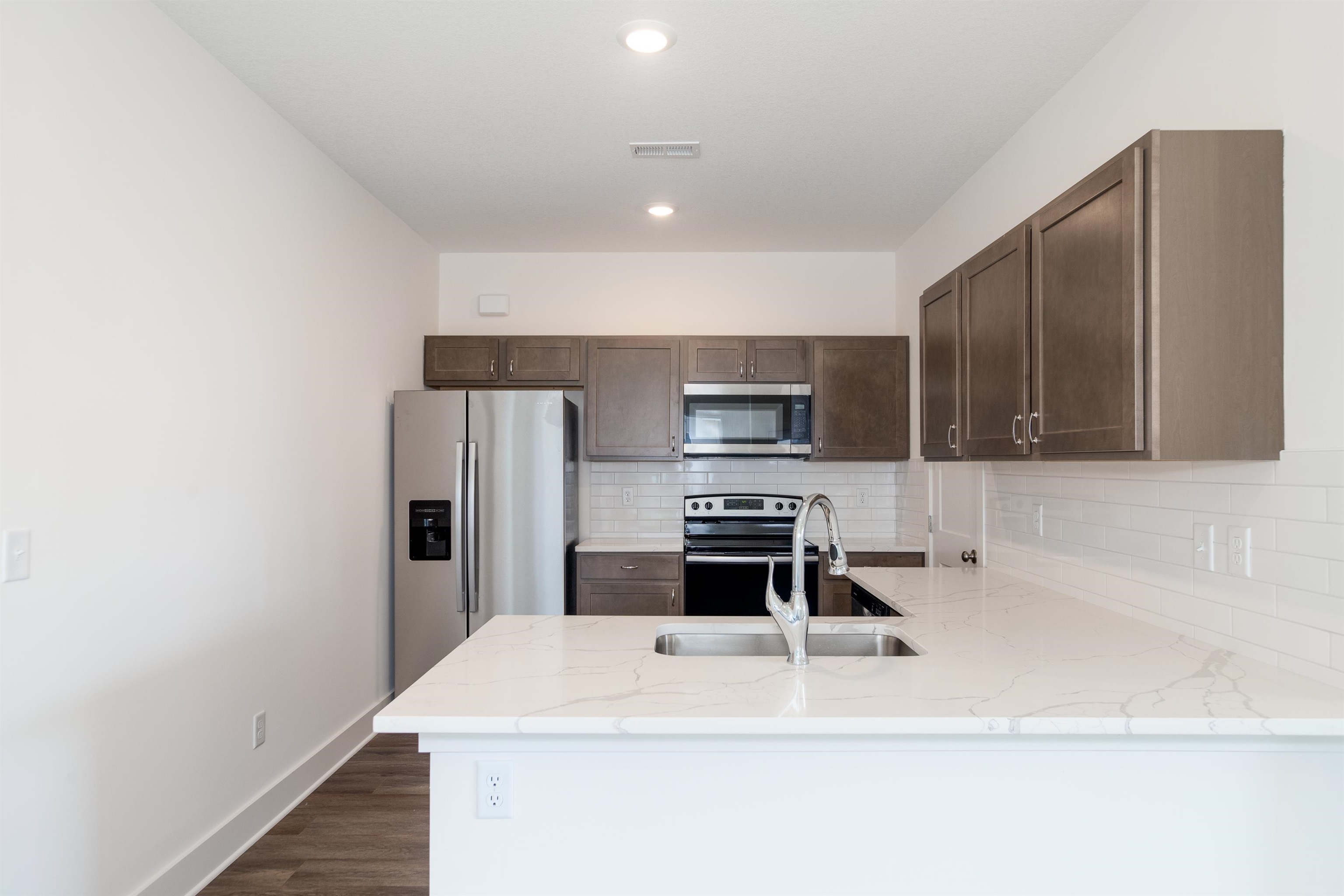 442-444 W Long Path Ct Property Photo 5