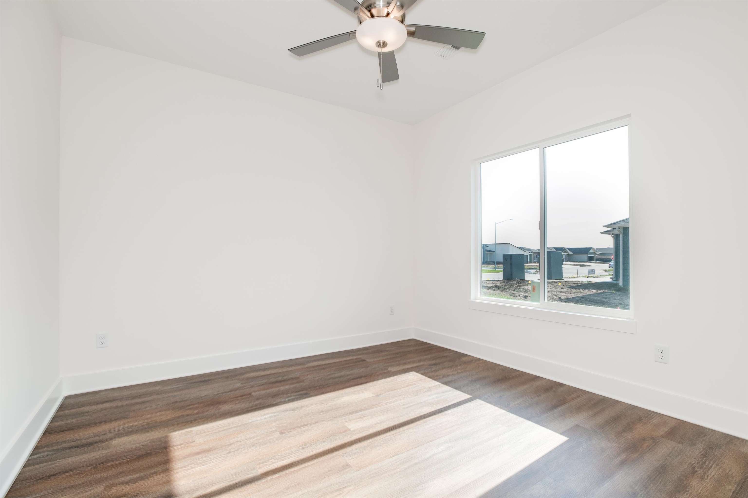 442-444 W Long Path Ct Property Photo 11