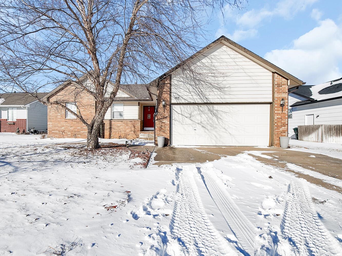 1616 E Winterset Cir Property Photo