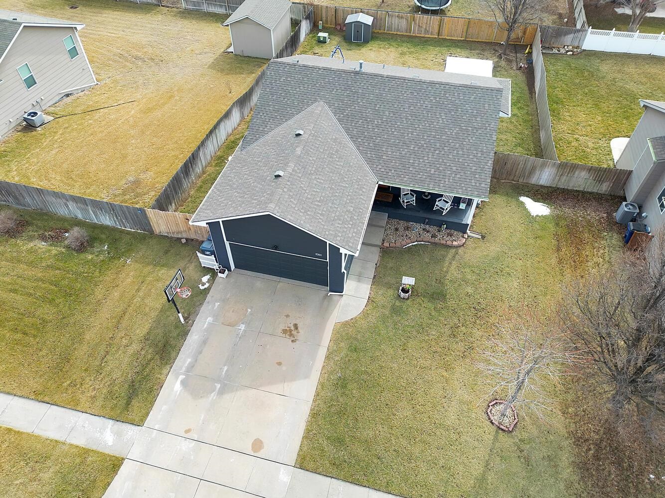 2201 E Spring Hill Dr Property Photo 2