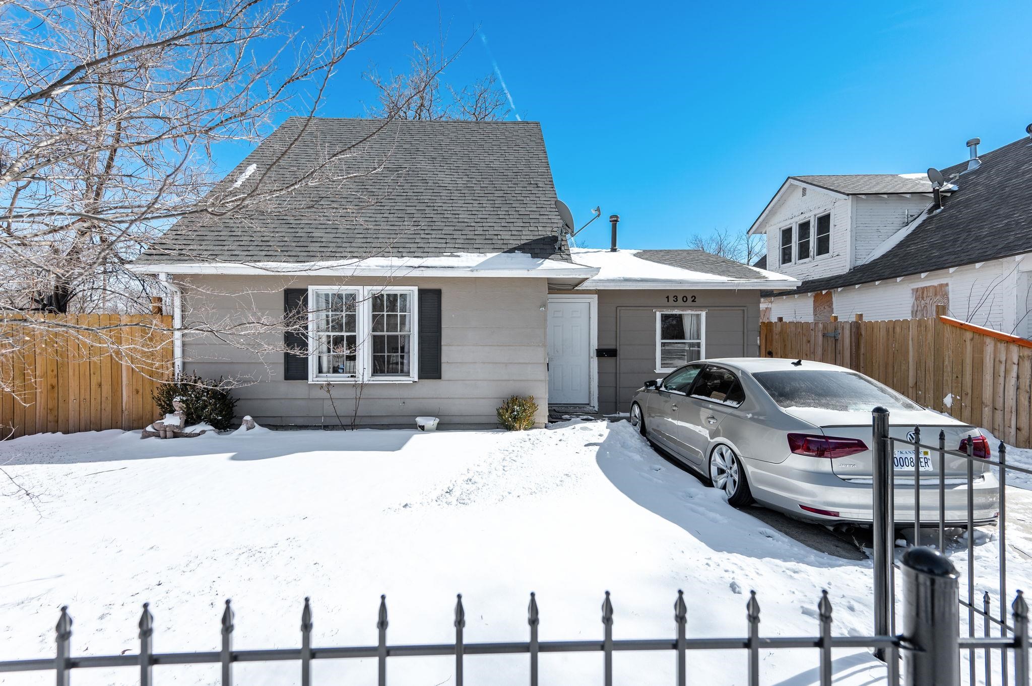 1302 S Topeka Property Photo