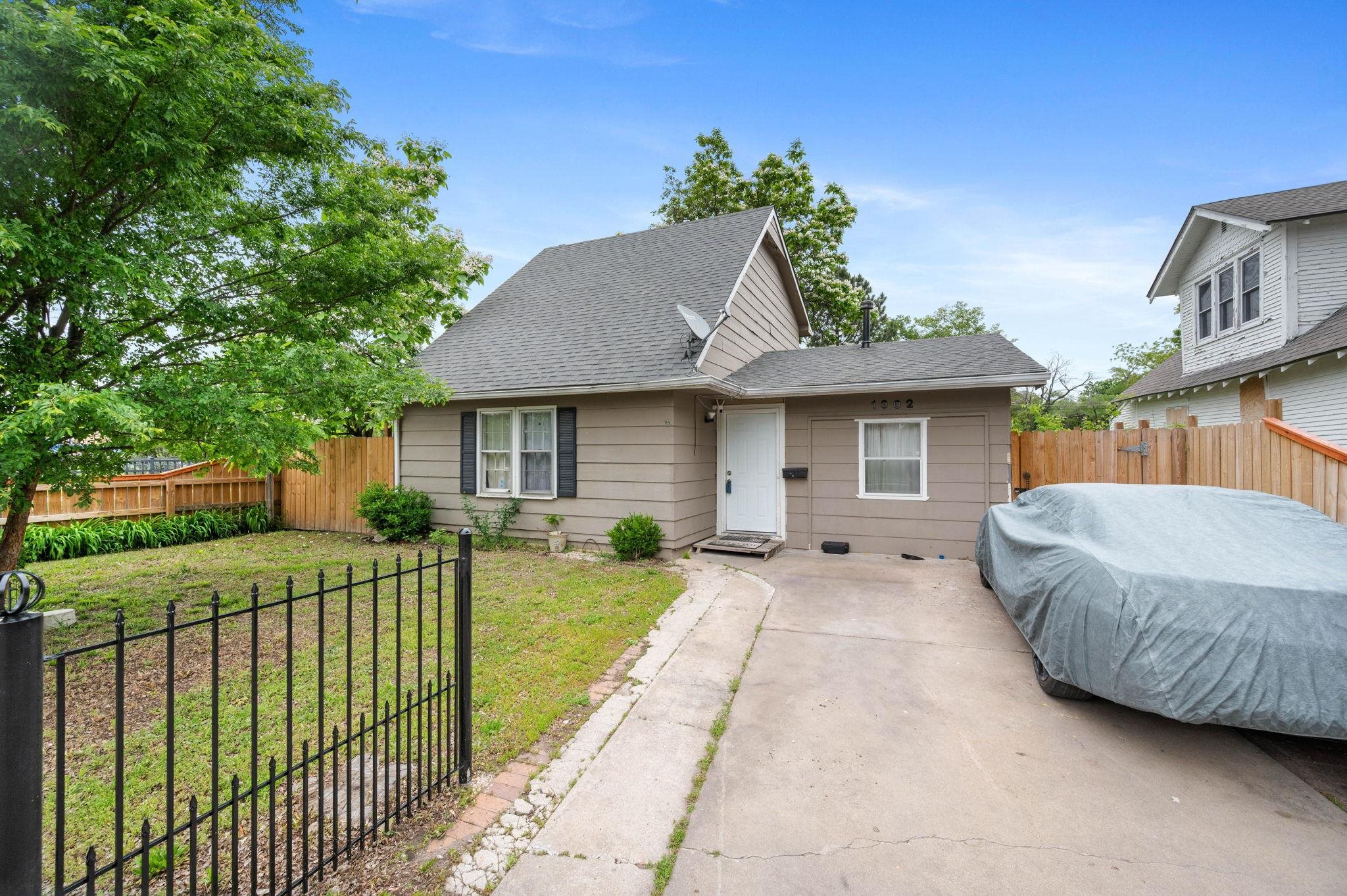 1302 S Topeka Property Photo 2