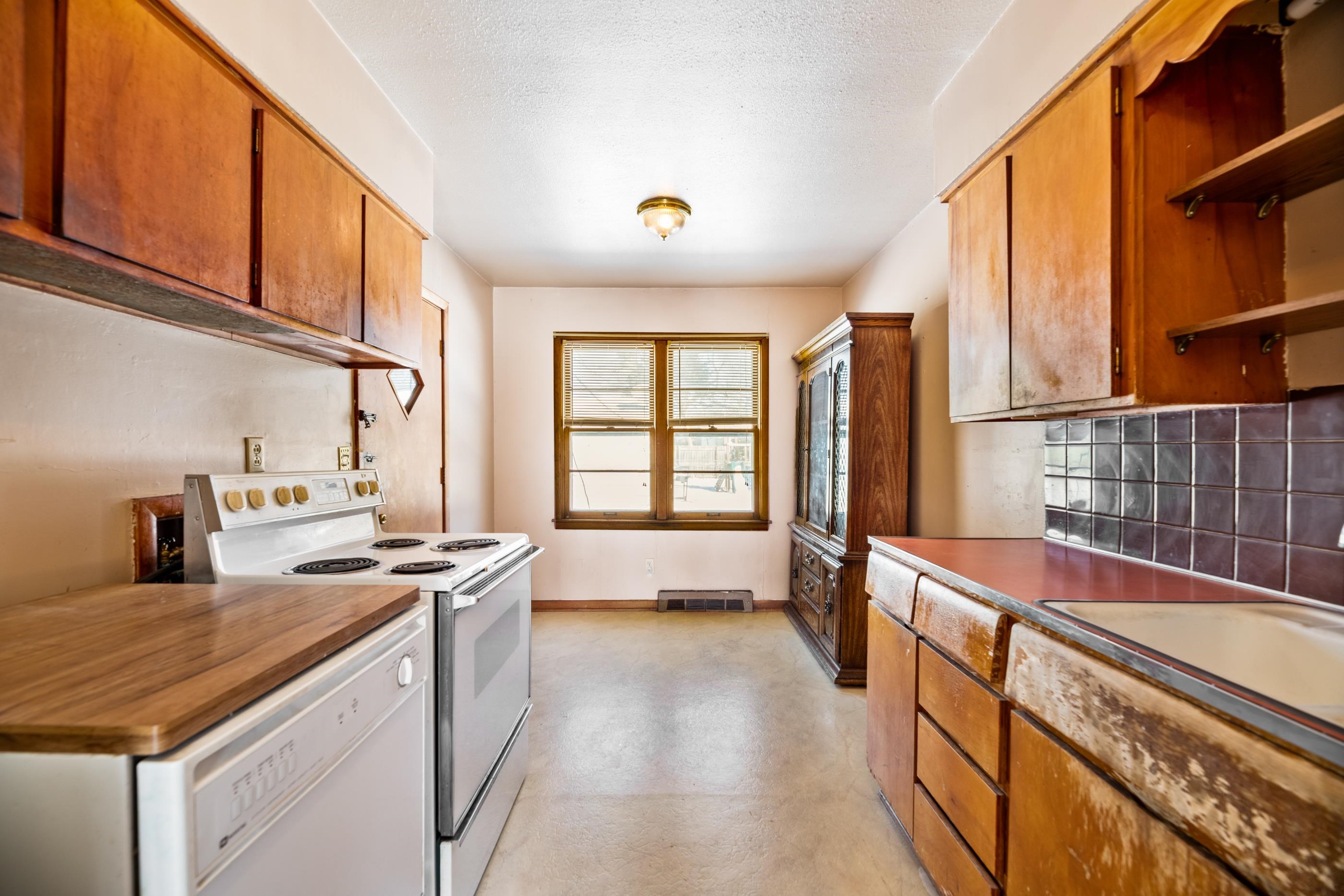1218 W Calvert St. Property Photo 7