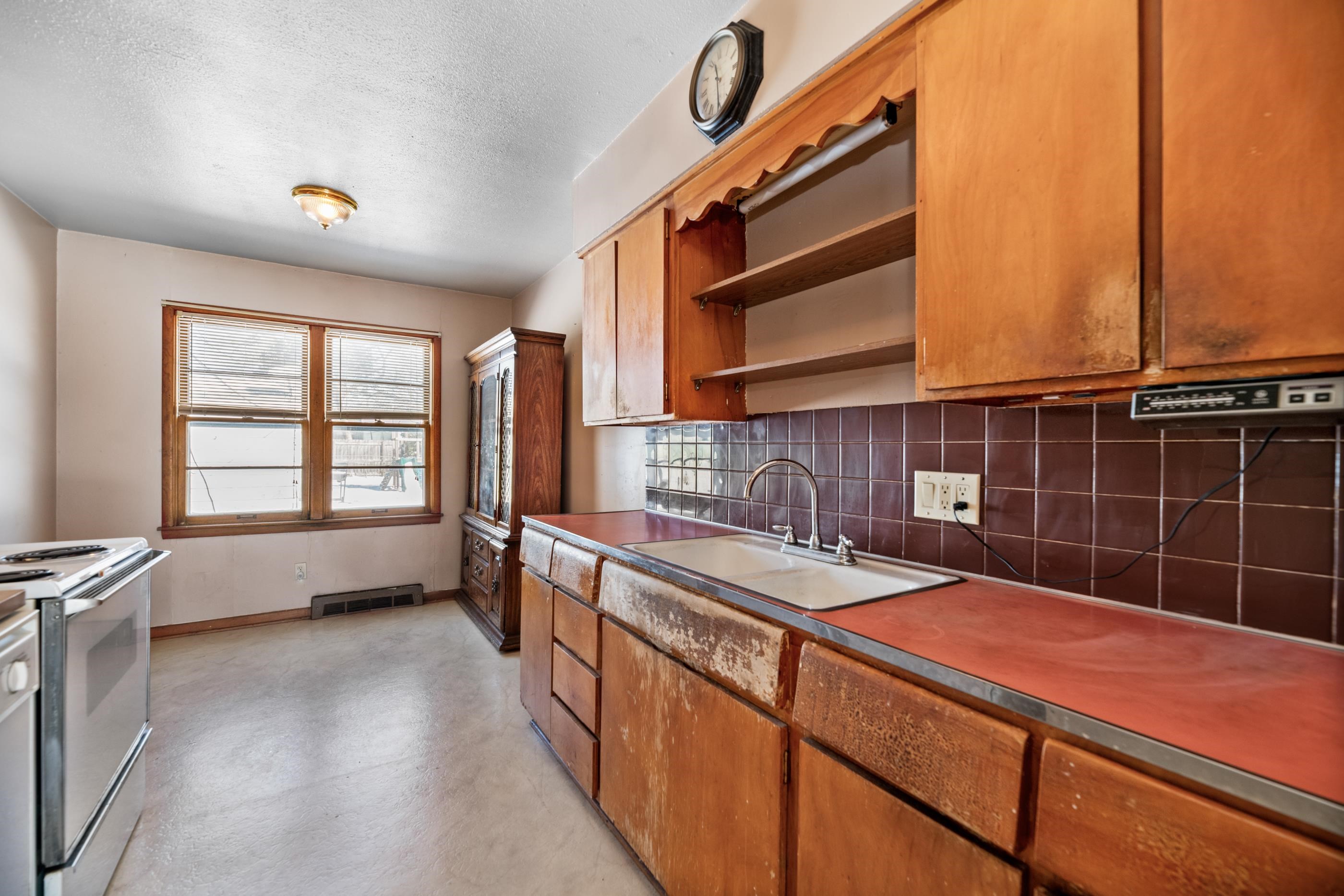 1218 W Calvert St. Property Photo 8