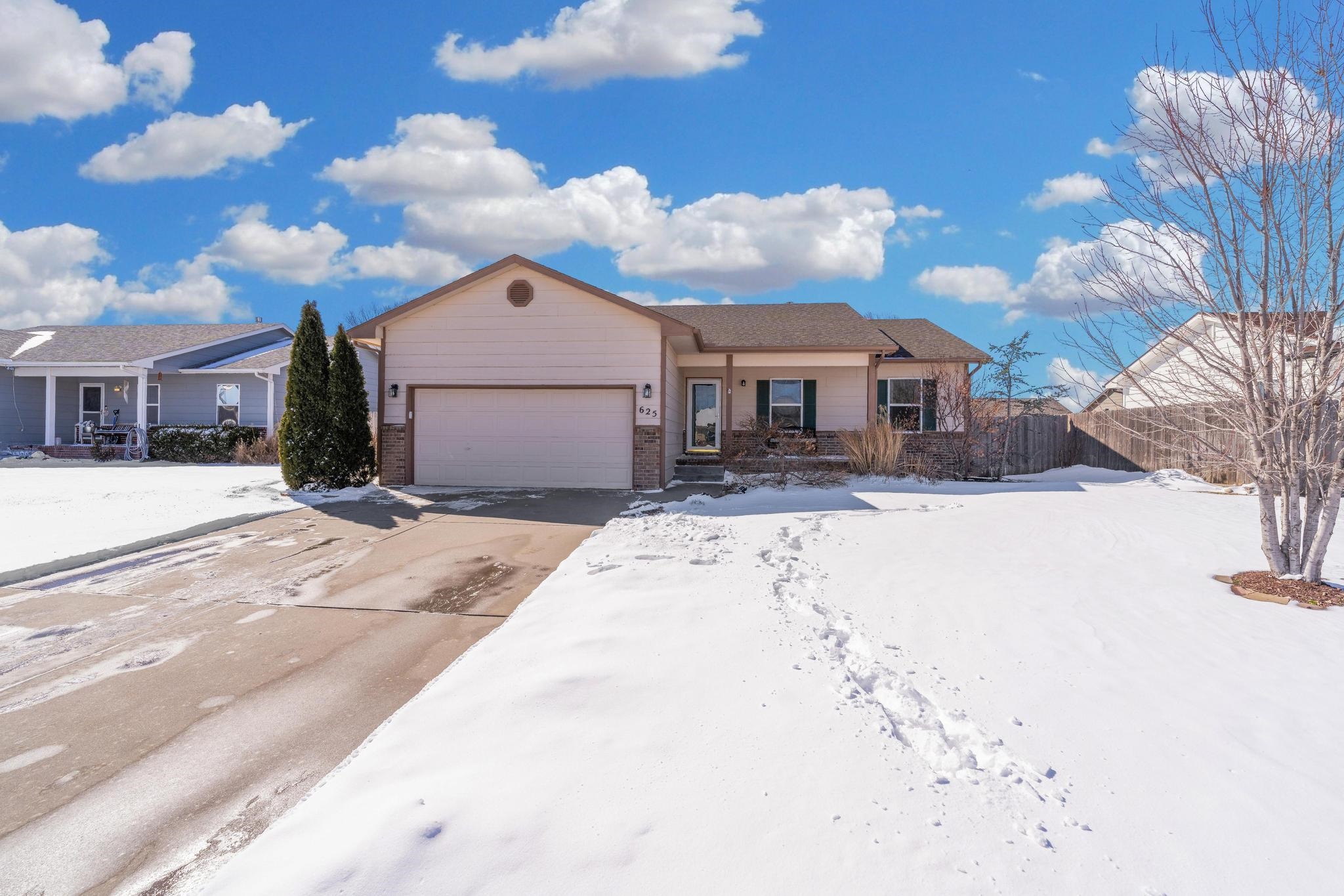 625 S Longbranch Dr Property Photo