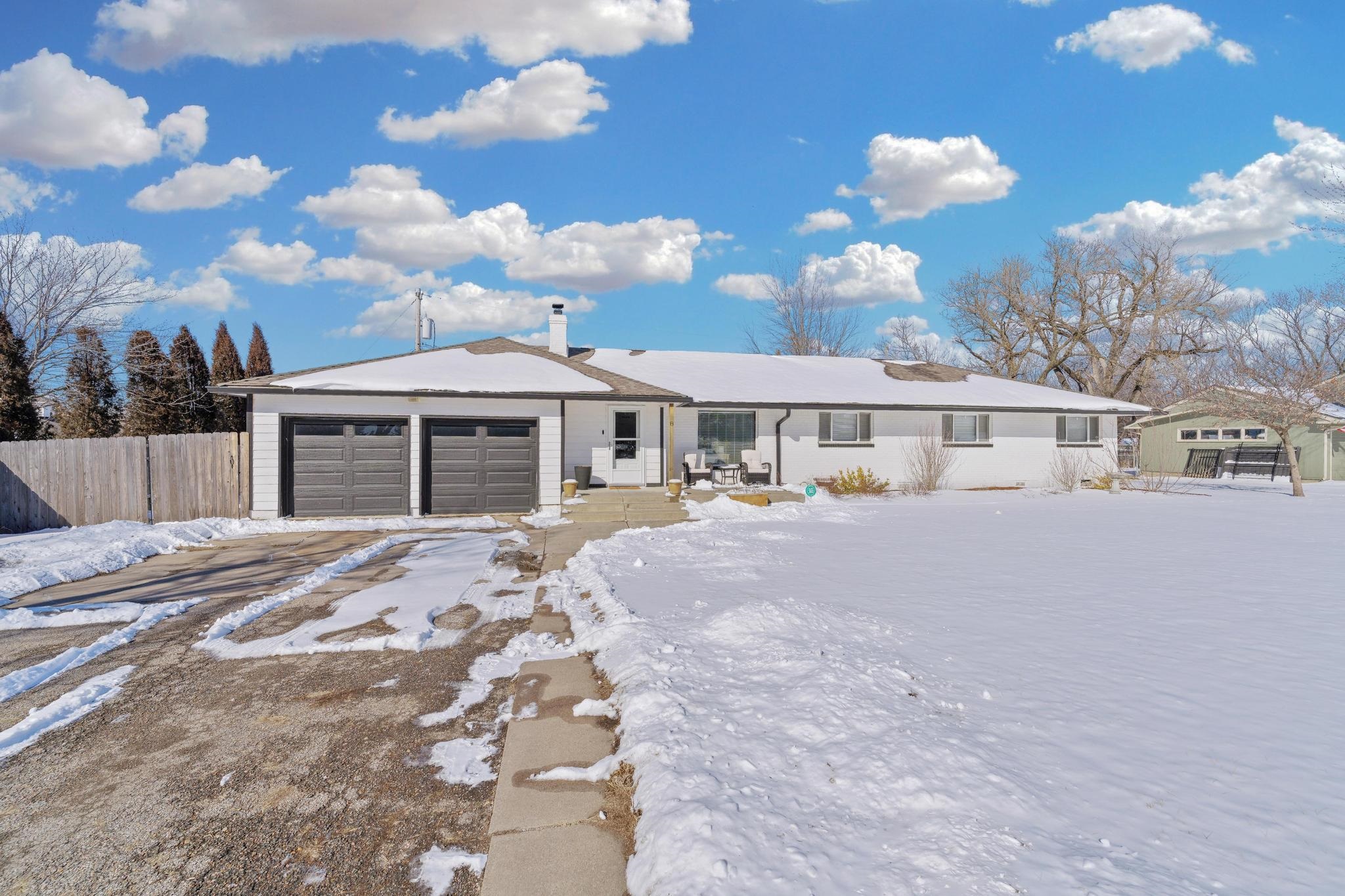 8 E Douglas Pkwy Property Photo