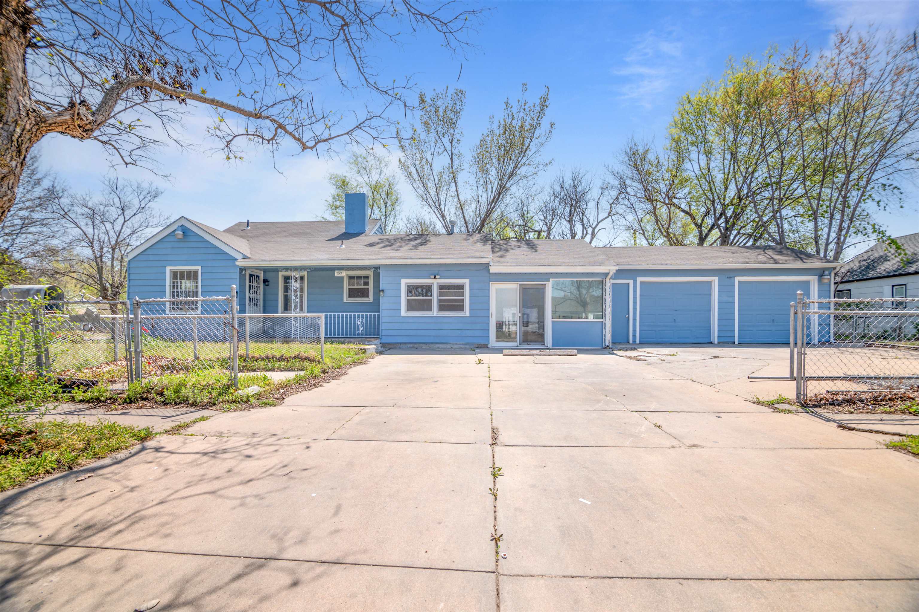 2321 E Mossman Ave Property Photo