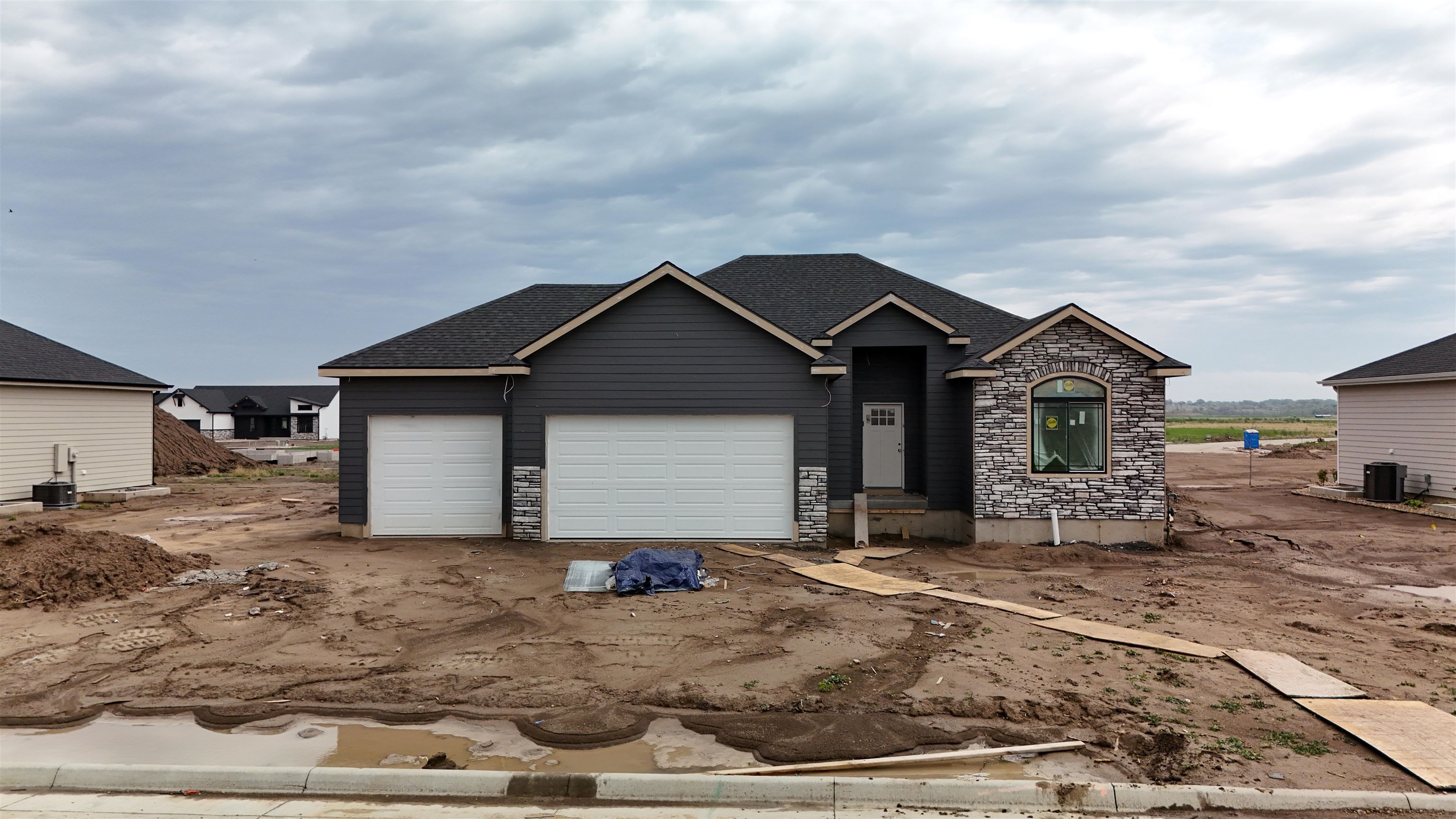2907 Crystal Lake Dr Property Photo