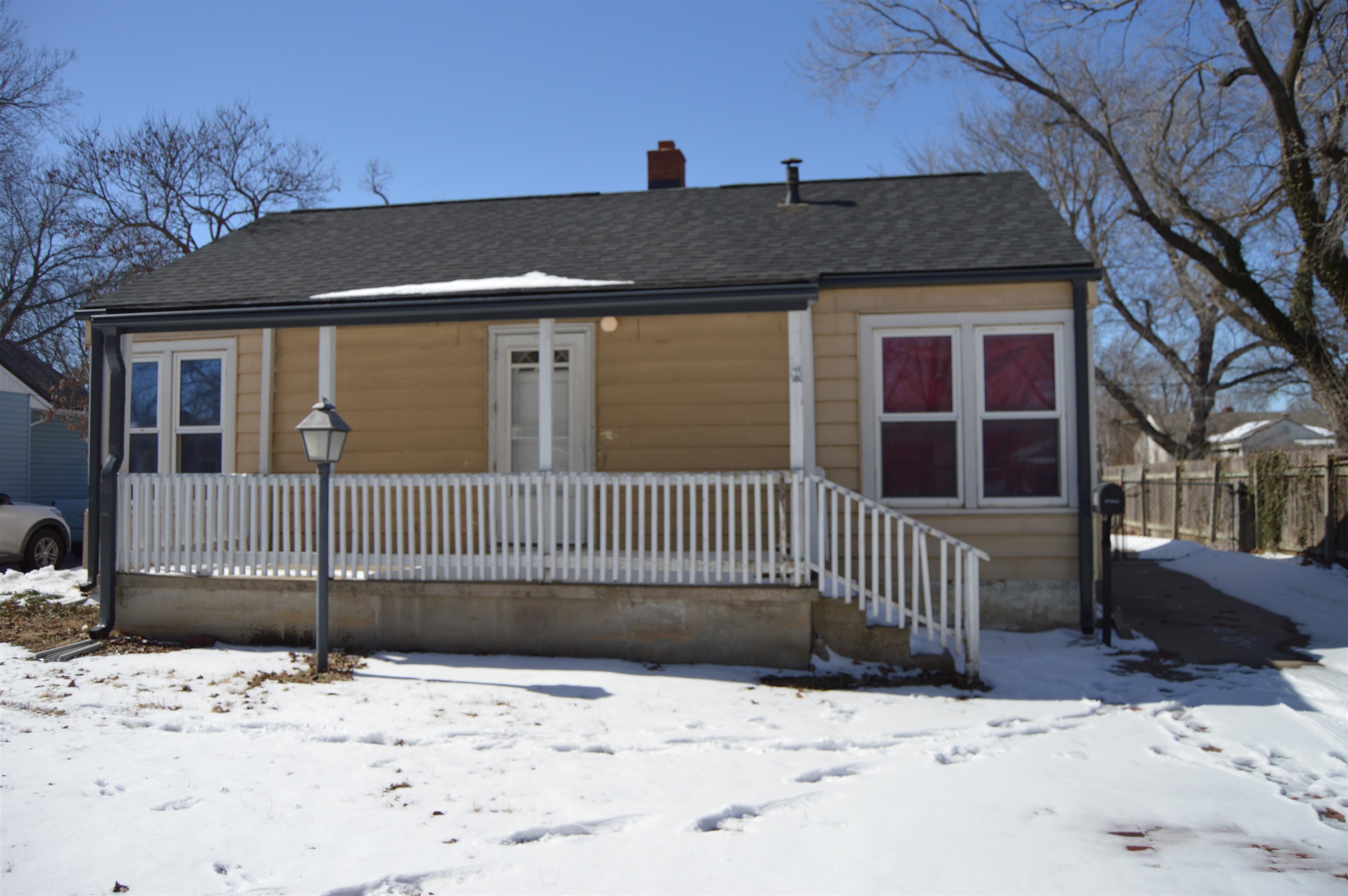 2243 S Victoria St Property Photo