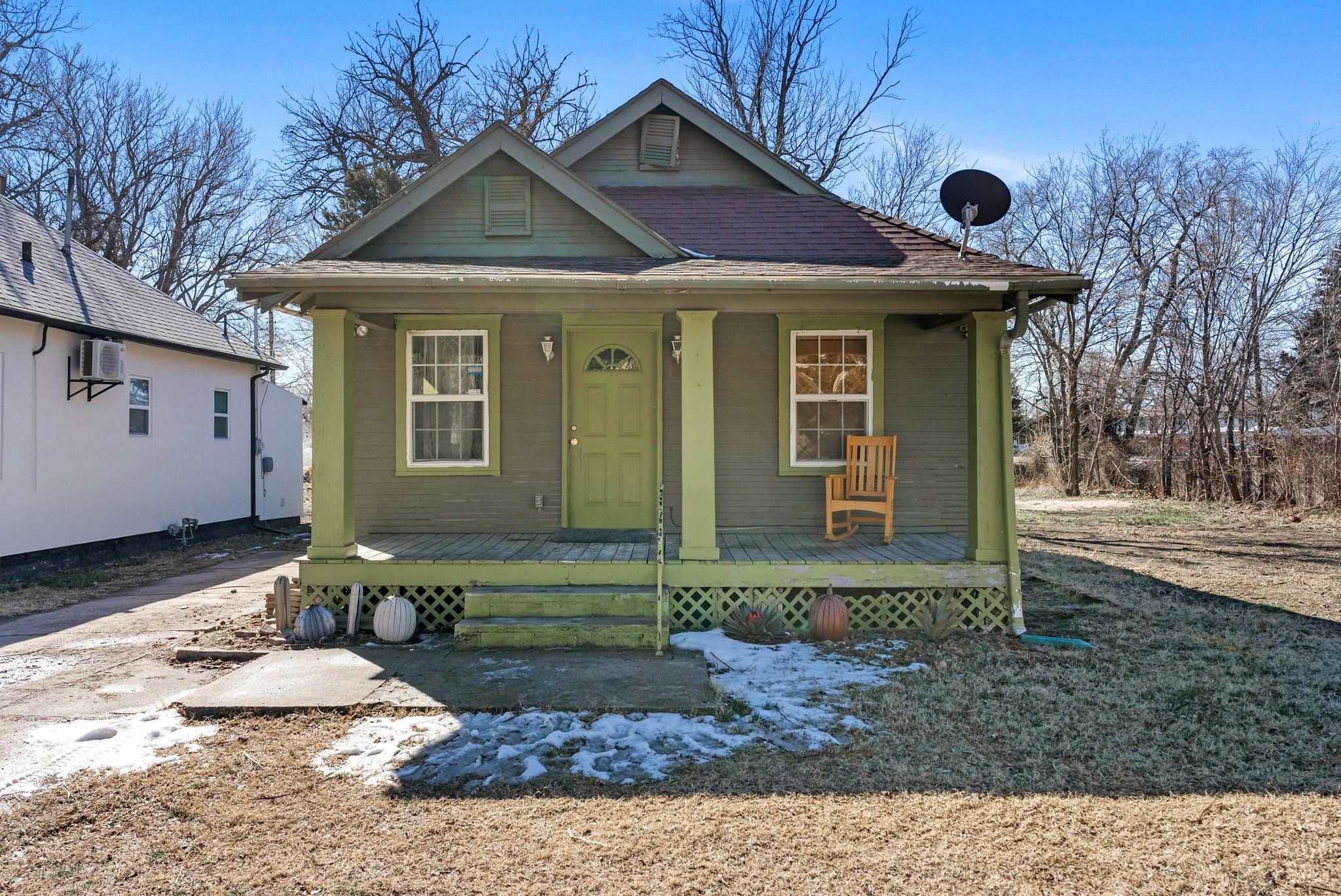405 W University Ave Property Photo