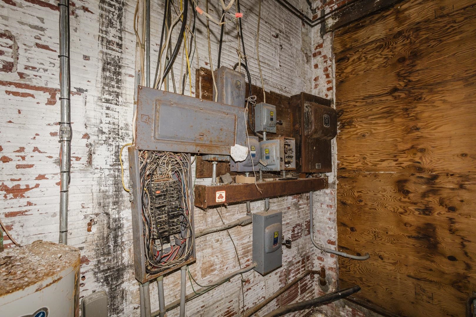112 E Marshall Ave Property Photo 32