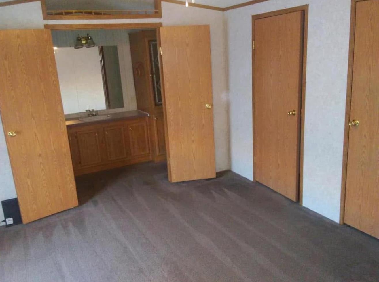 304 Adams St Property Photo 8