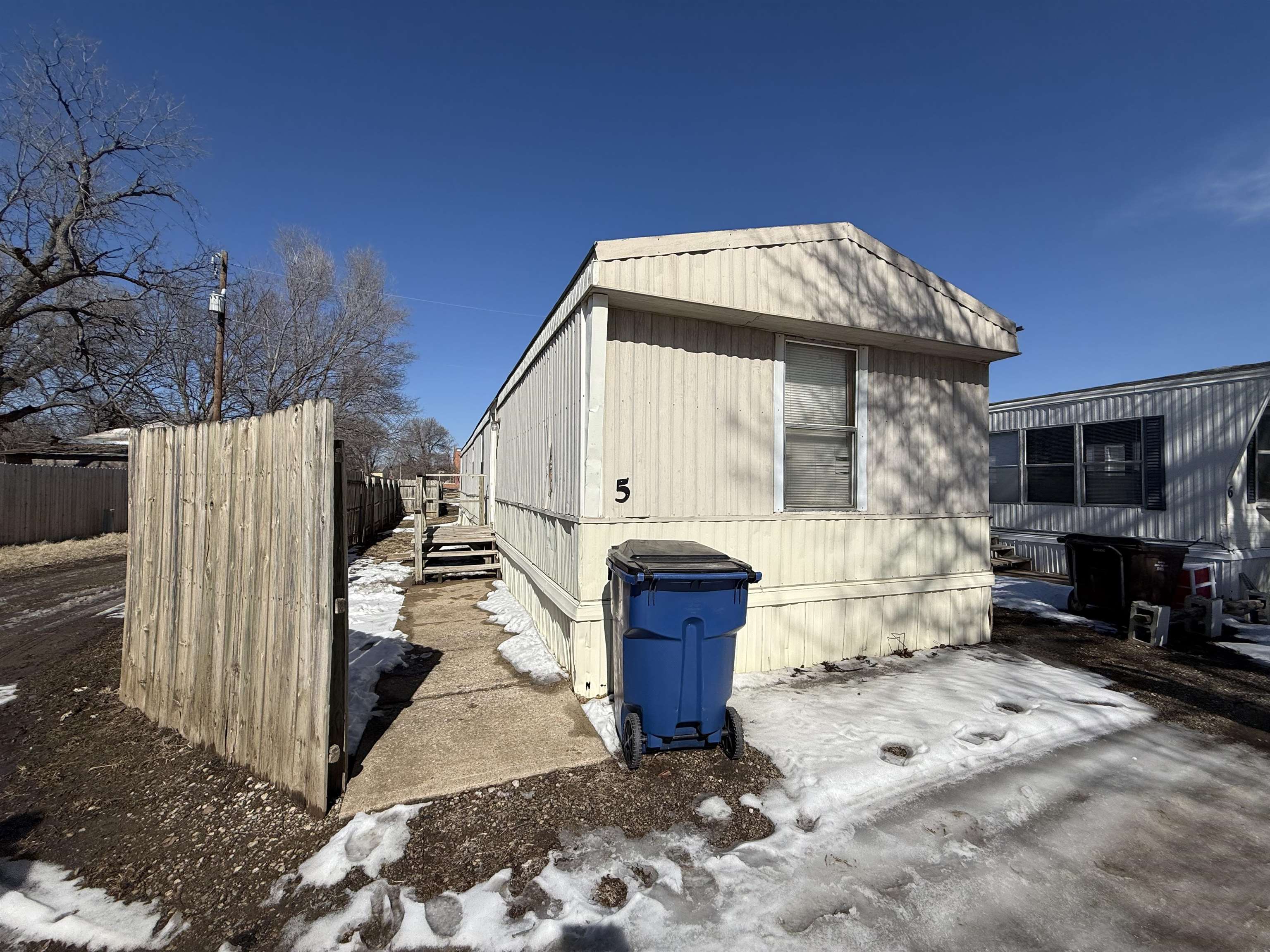304 Adams St Property Photo 17