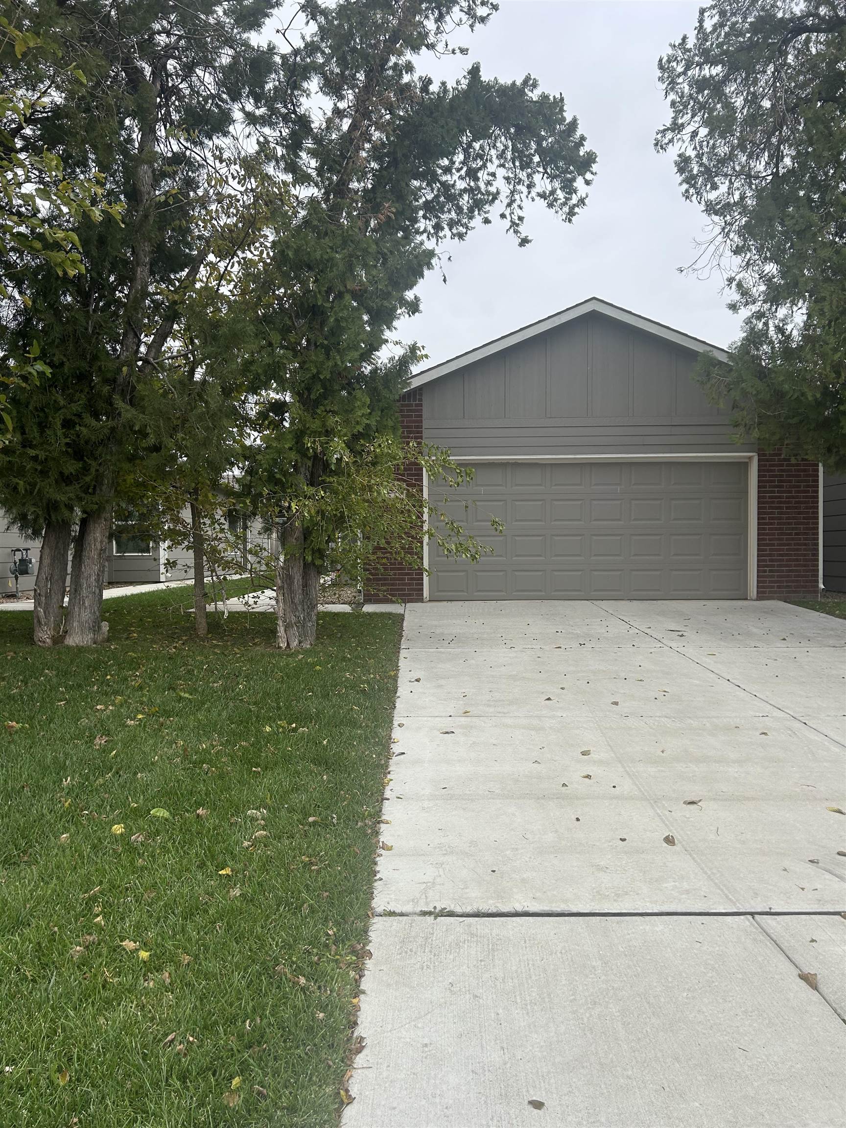 2610 W 55th St N Property Photo