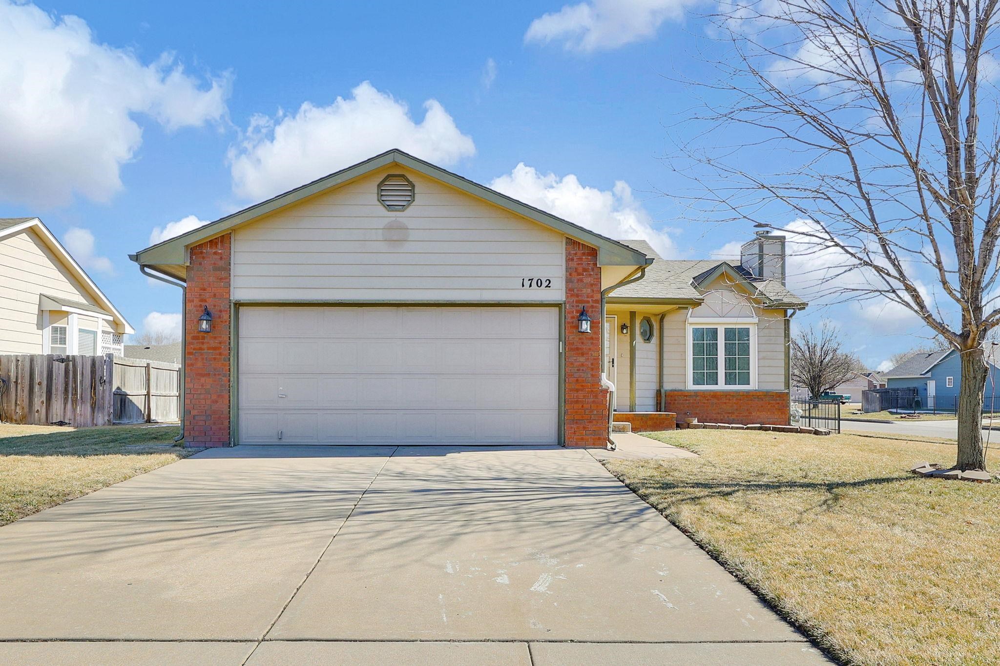 1702 N Redbarn Cir Property Photo