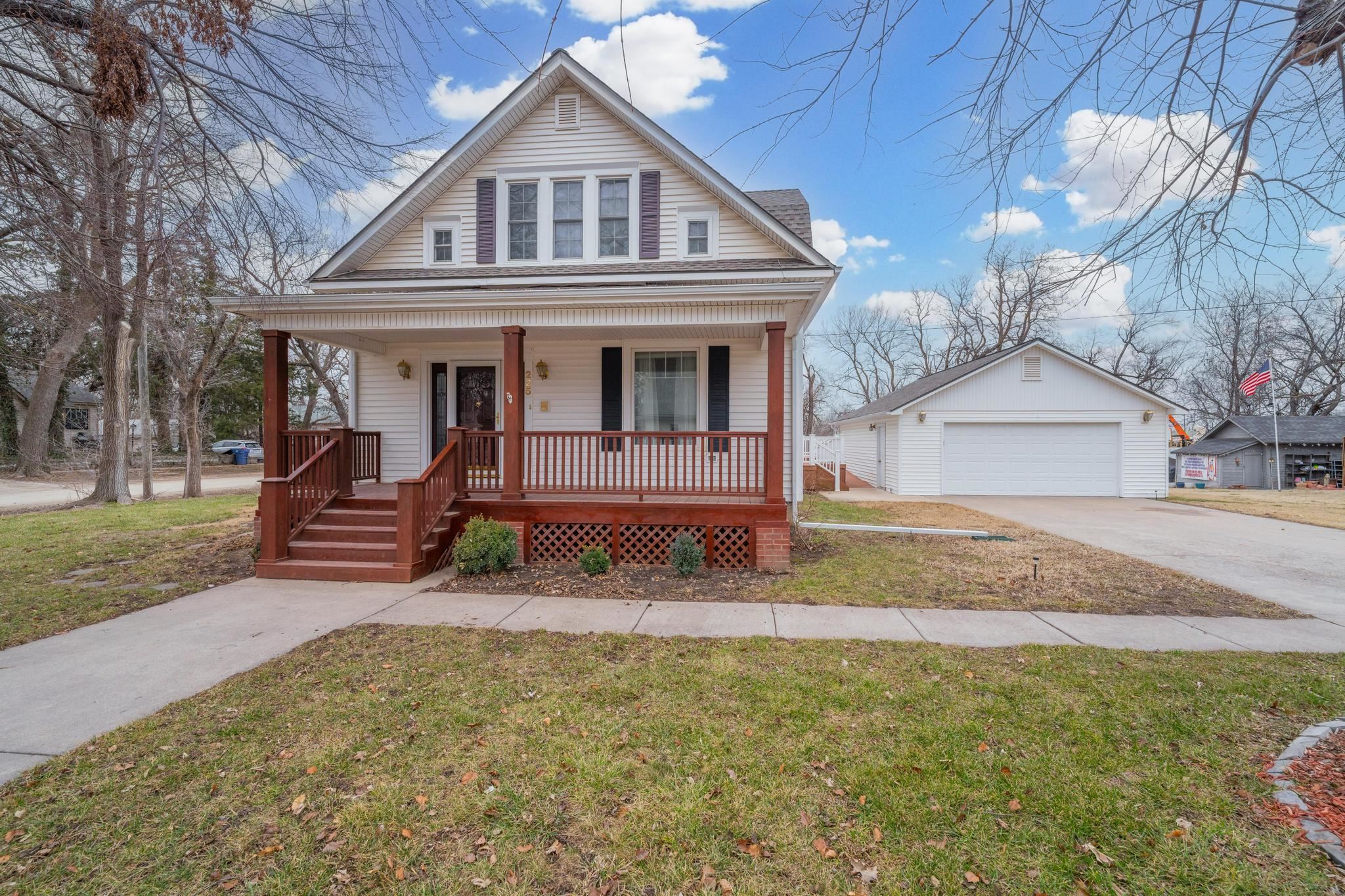 225 S Ash Property Photo